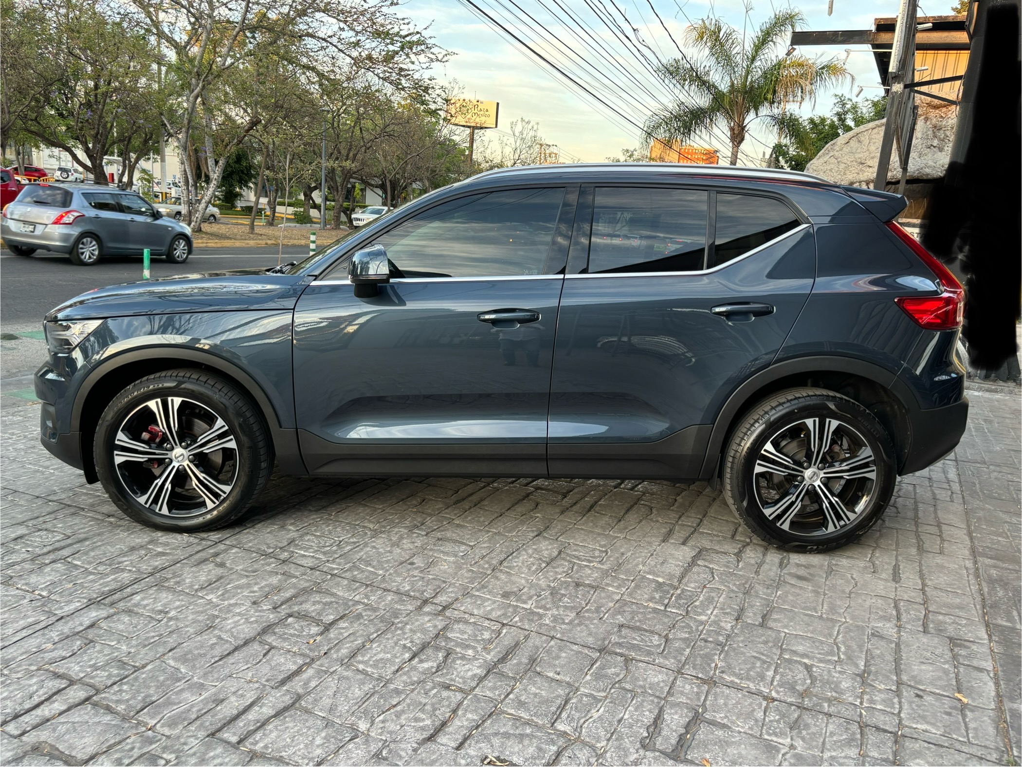 Volvo XC40 2022 INSCRIPTION Automático Azul