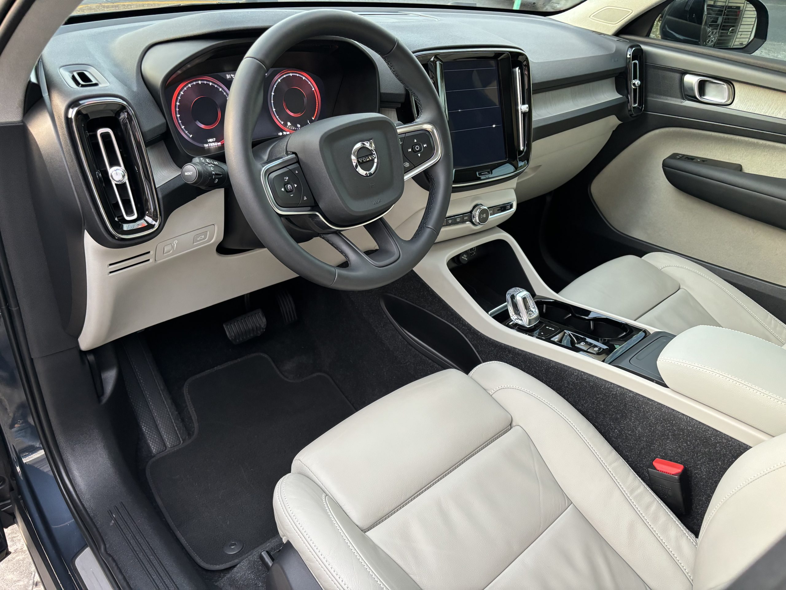 Volvo XC40 2022 INSCRIPTION Automático Azul