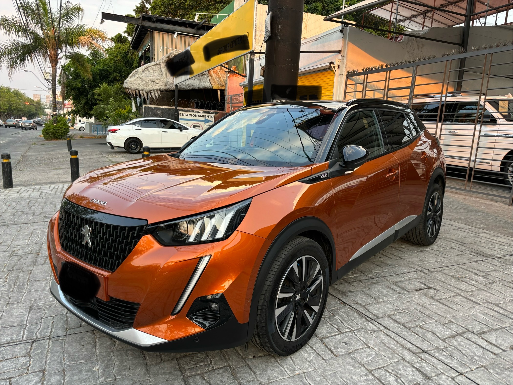 Peugeot 2008 2022 GT Automático Naranja