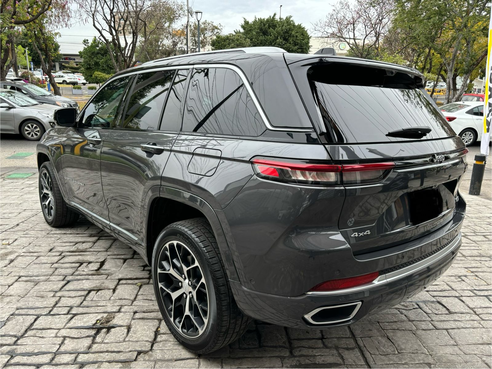 Jeep Grand Cherokee 2023 SUMMIT RESERVE Automático Gris