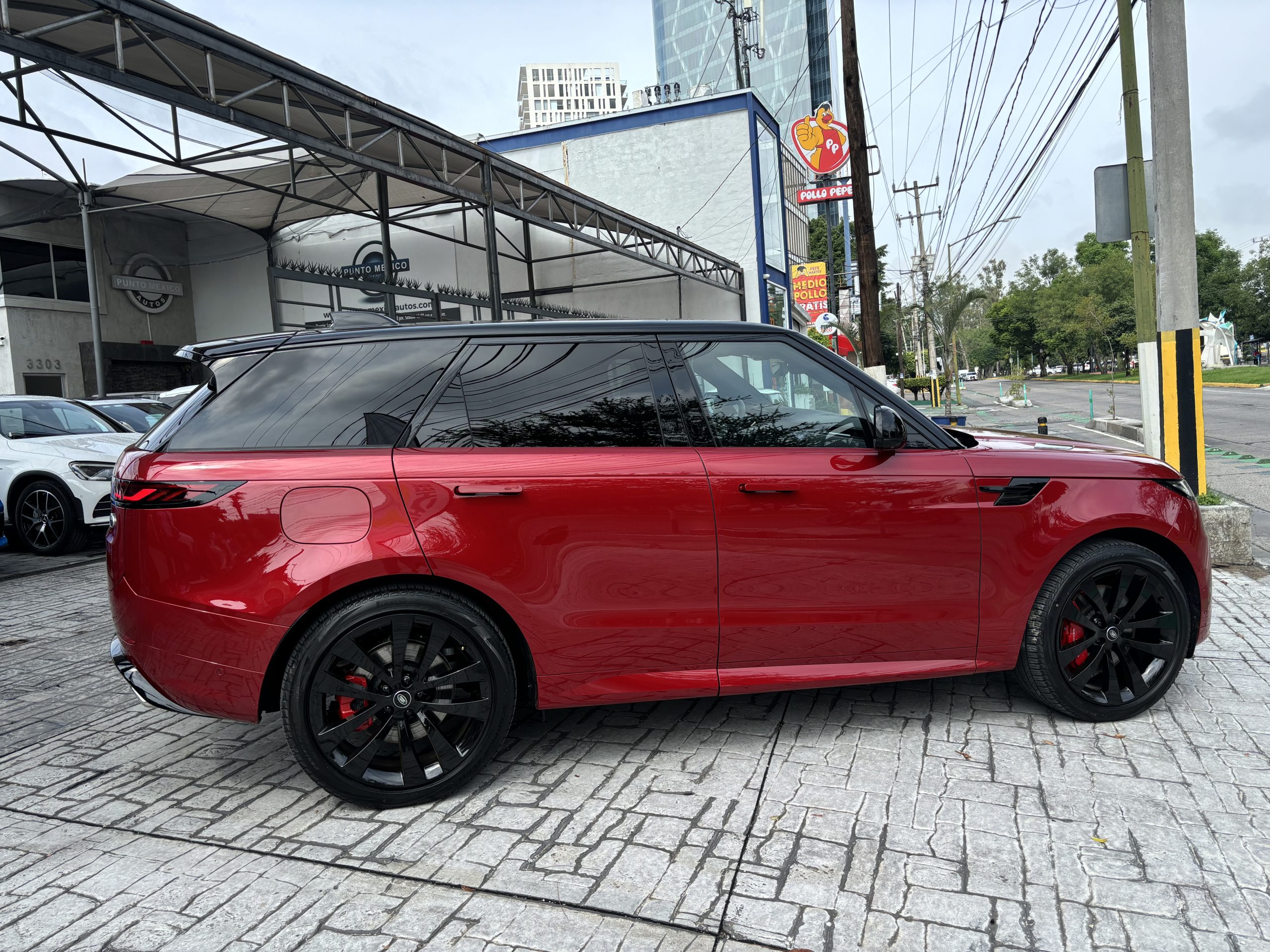 Land Rover Range Rover 2023 SPORT 4X4 Automático Rojo