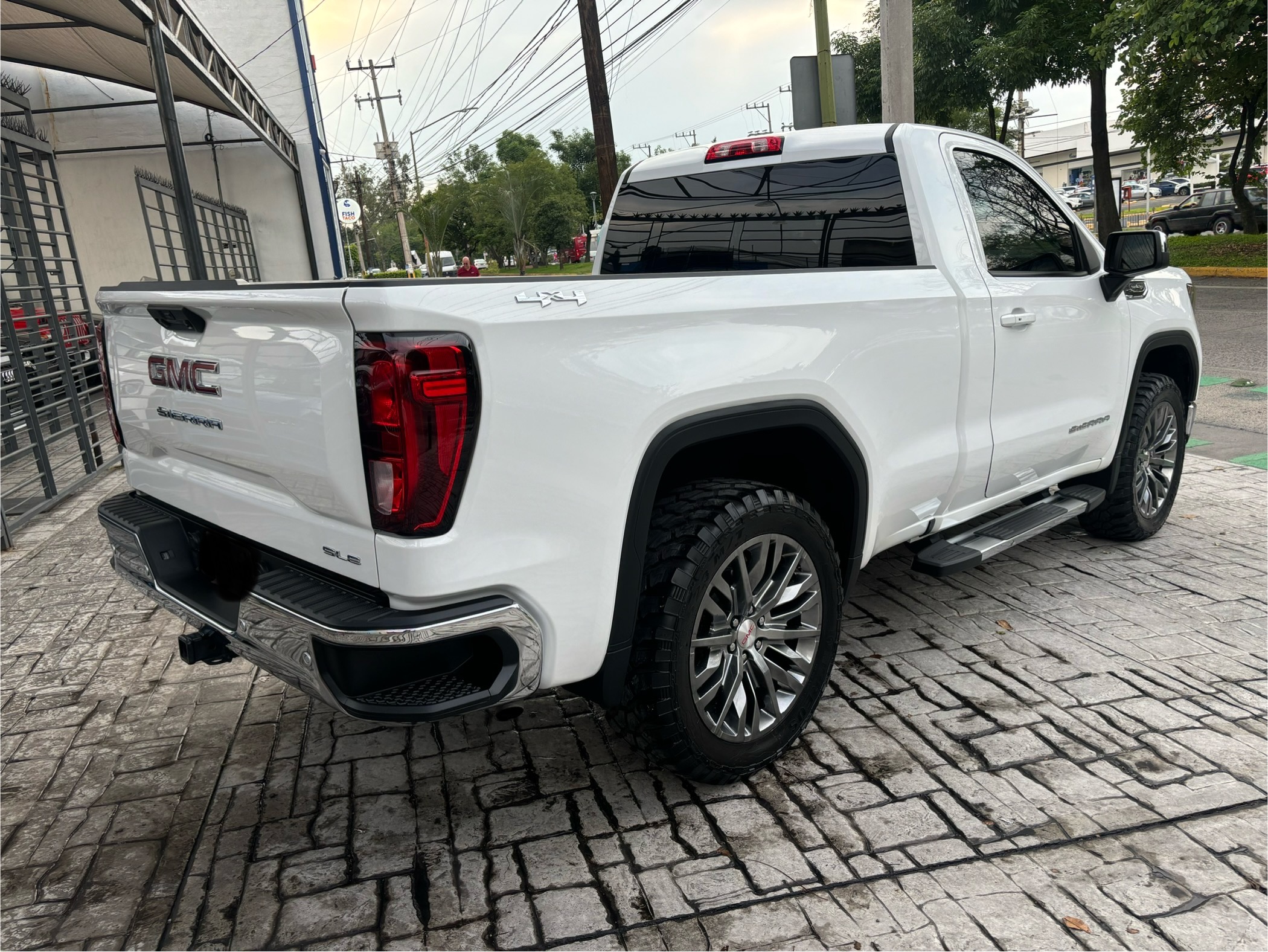 GMC Sierra 2022 SLE Automático Blanco