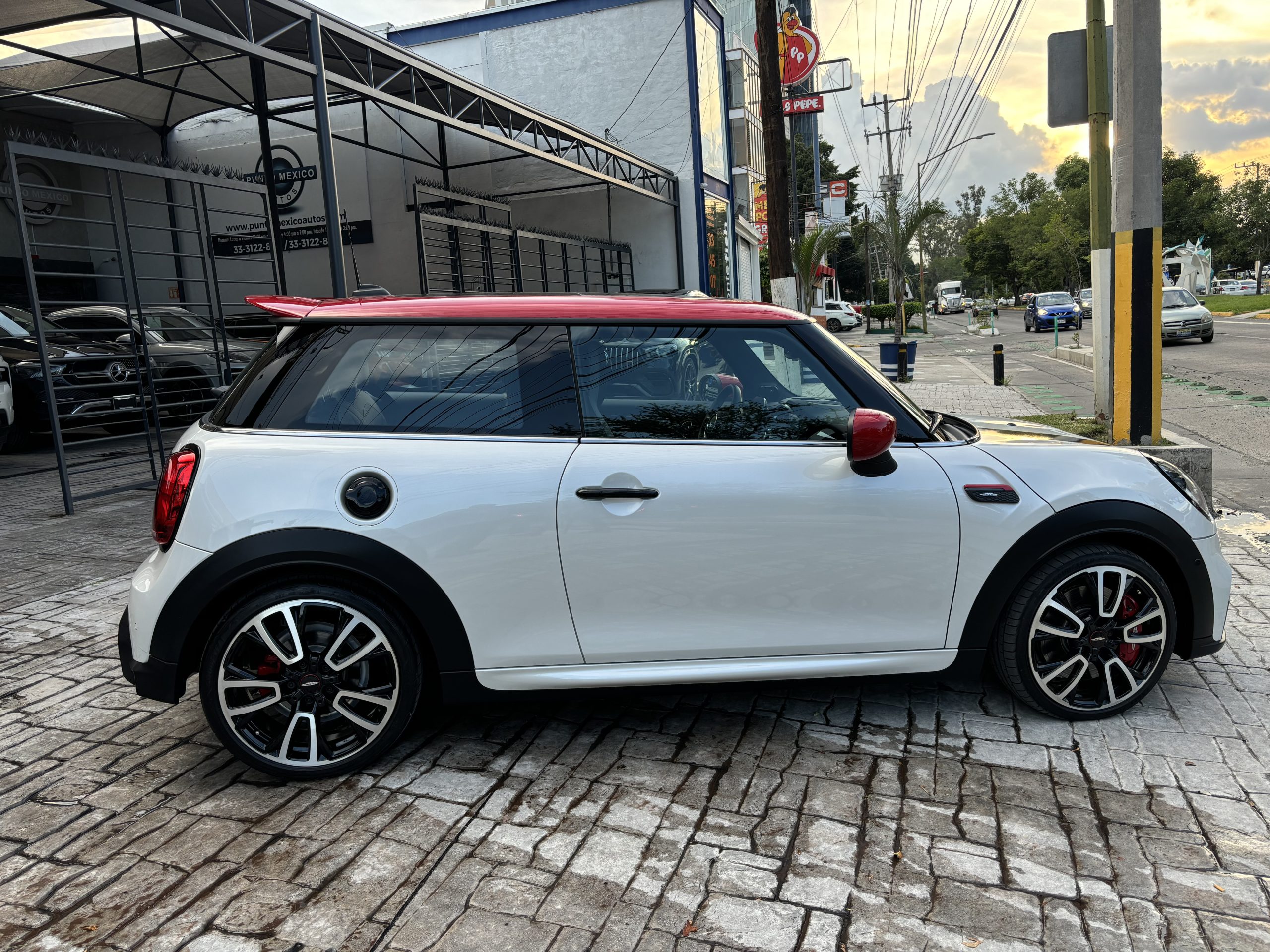 Mini Cooper 2024 JCW ICONIC Automático Blanco