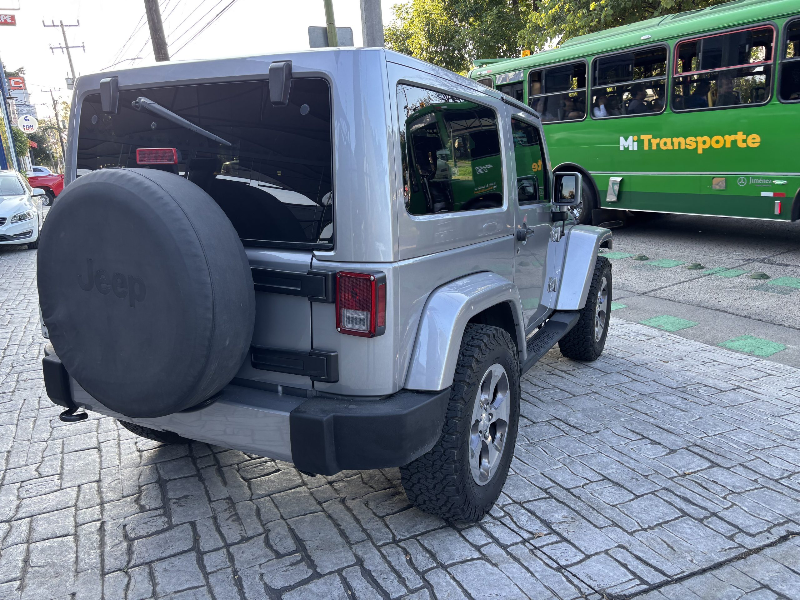 Jeep Wrangler 2016 SAHARA Automático Plata
