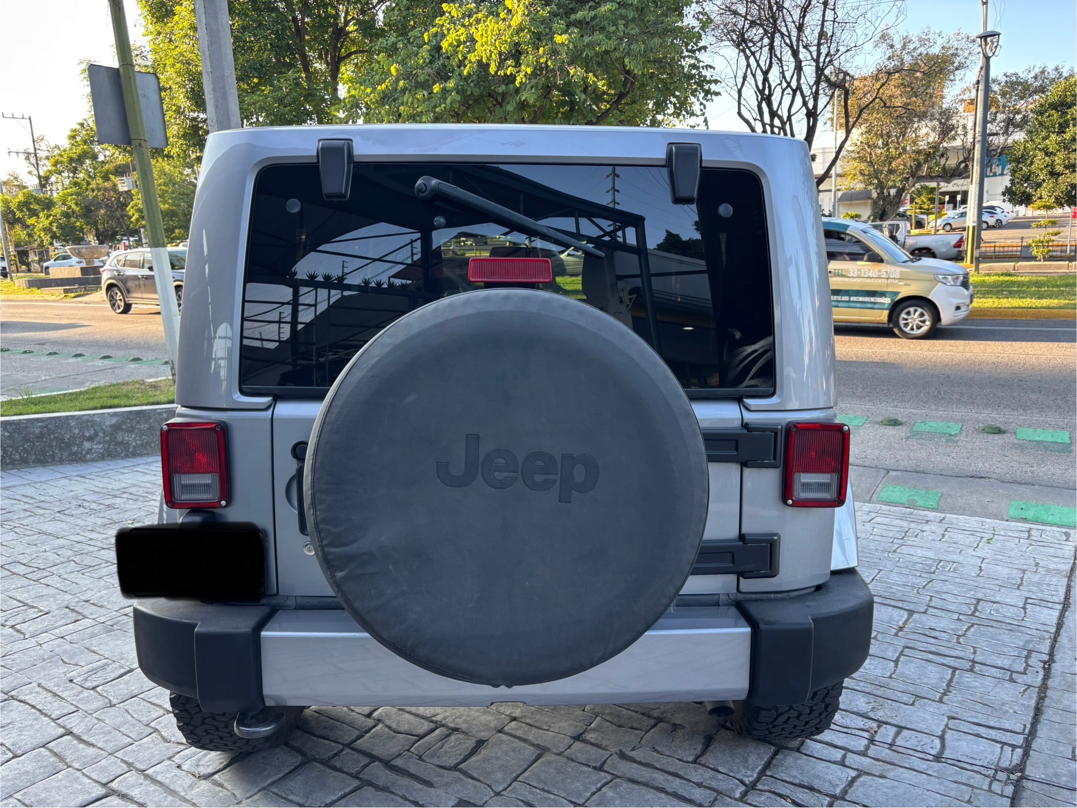 Jeep Wrangler 2016 SAHARA Automático Plata