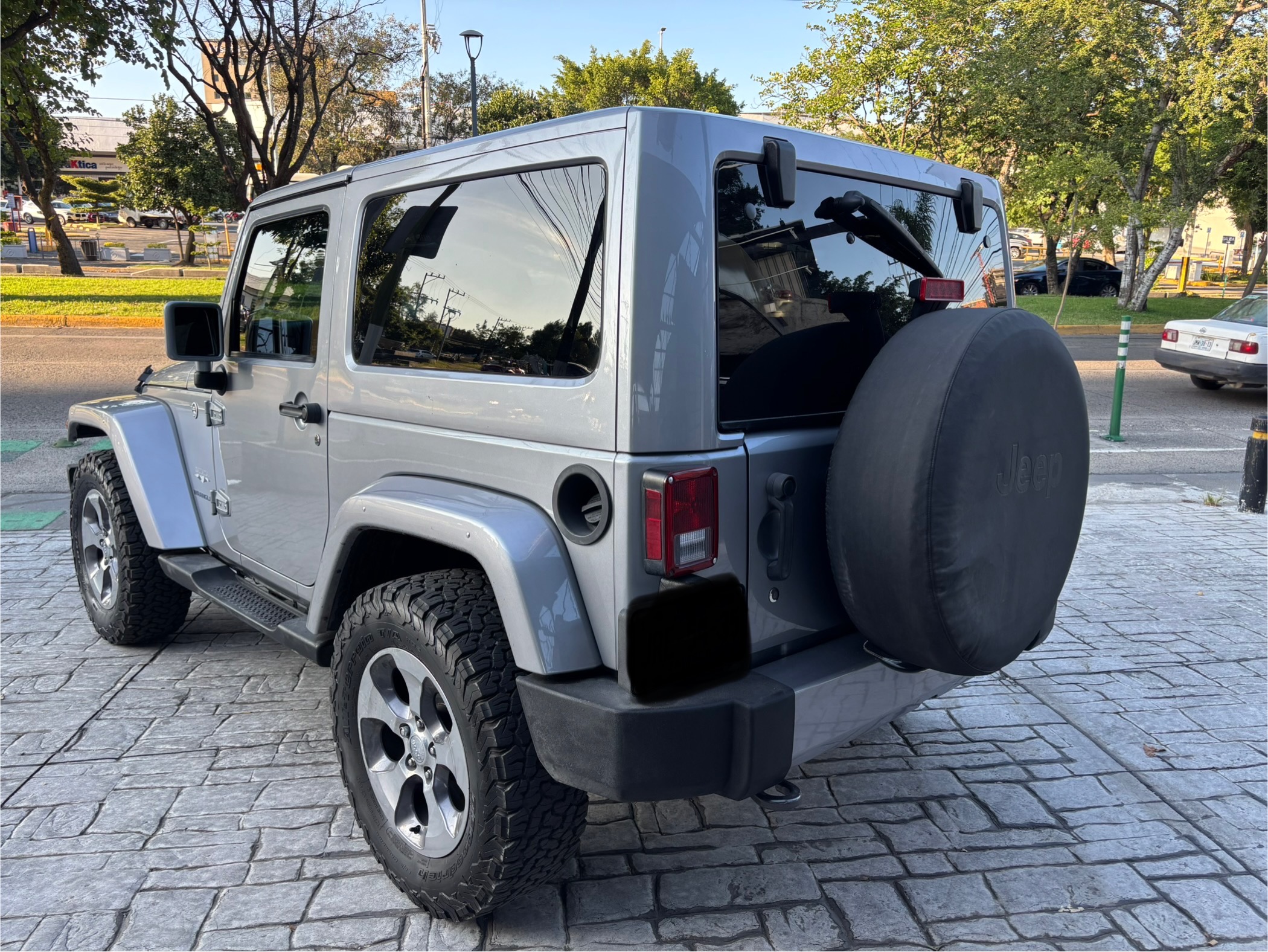 Jeep Wrangler 2016 SAHARA Automático Plata