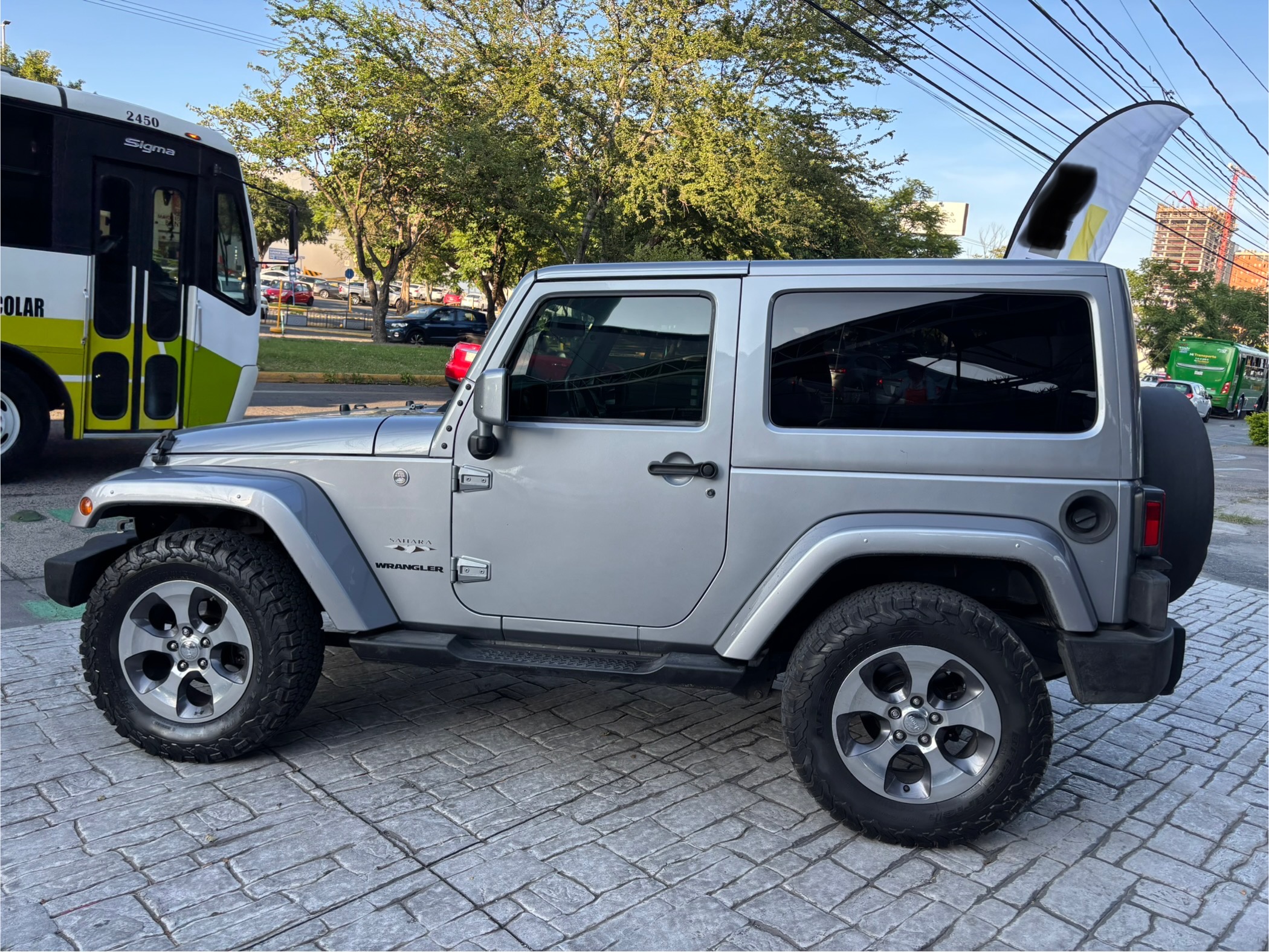 Jeep Wrangler 2016 SAHARA Automático Plata