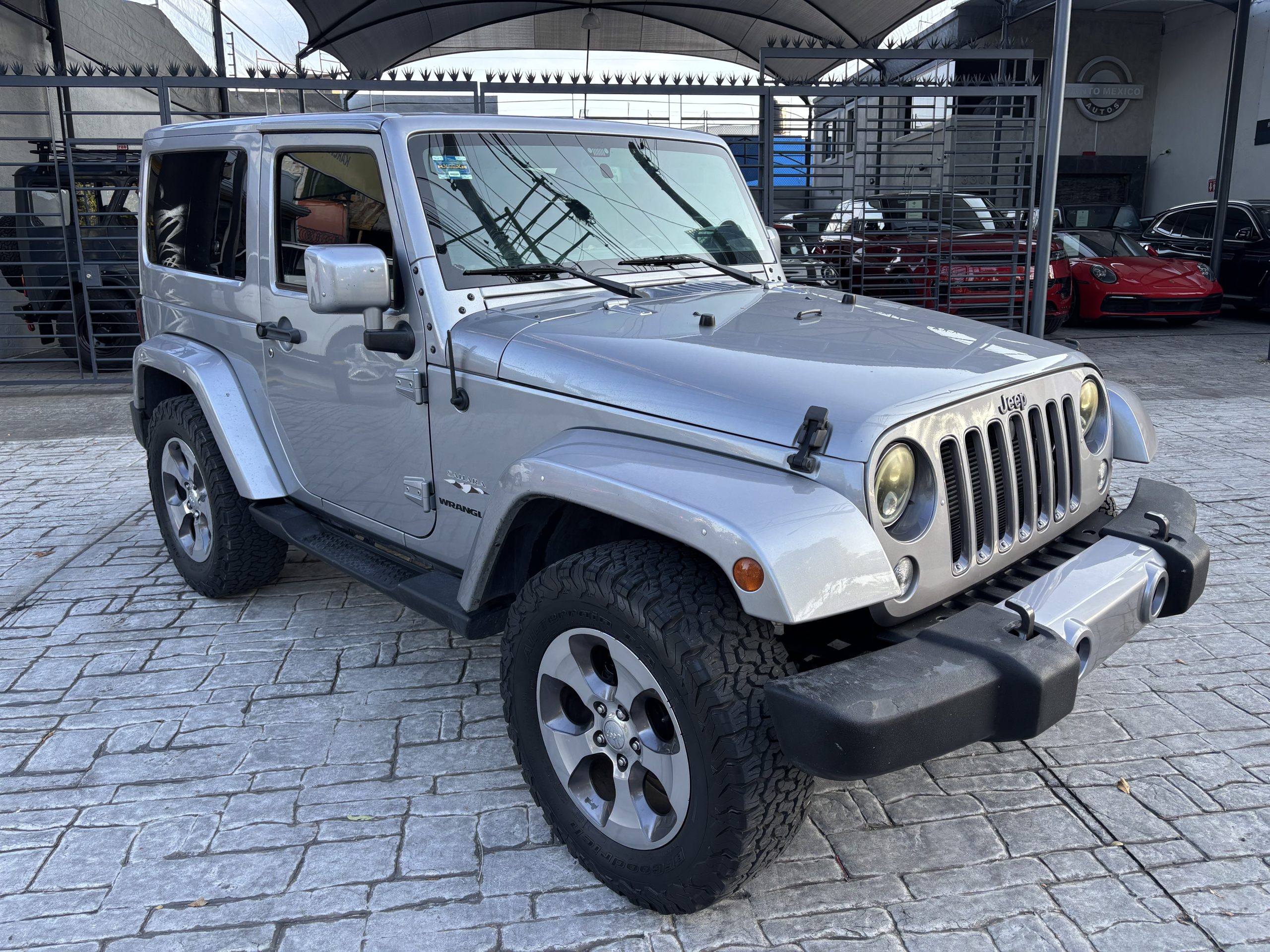 Jeep Wrangler 2016 SAHARA Automático Plata