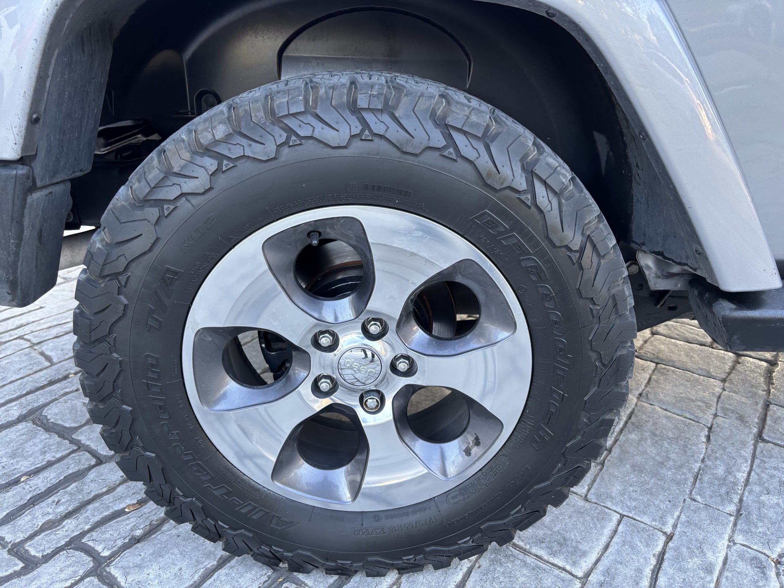Jeep Wrangler 2016 SAHARA Automático Plata
