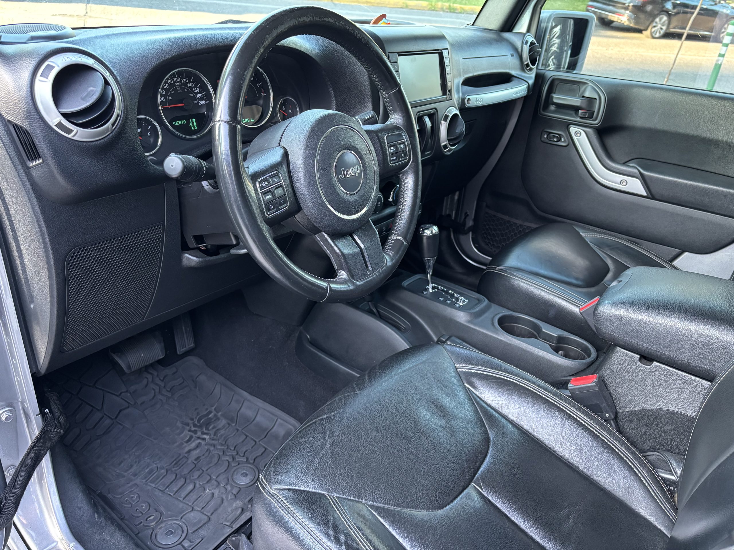 Jeep Wrangler 2016 SAHARA Automático Plata