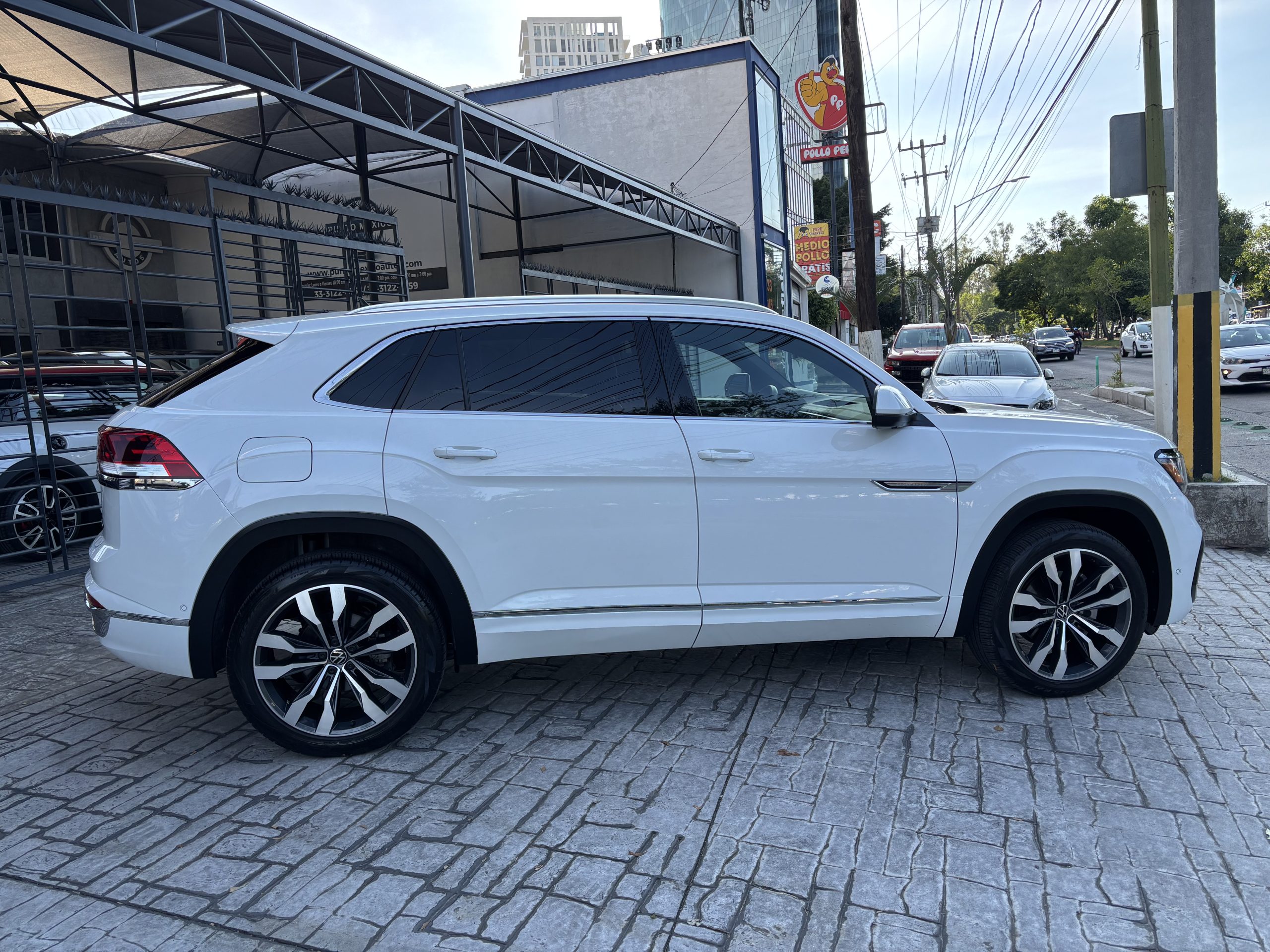 Volkswagen Teramont 2023 CROSSPORT R LINE Automático Blanco