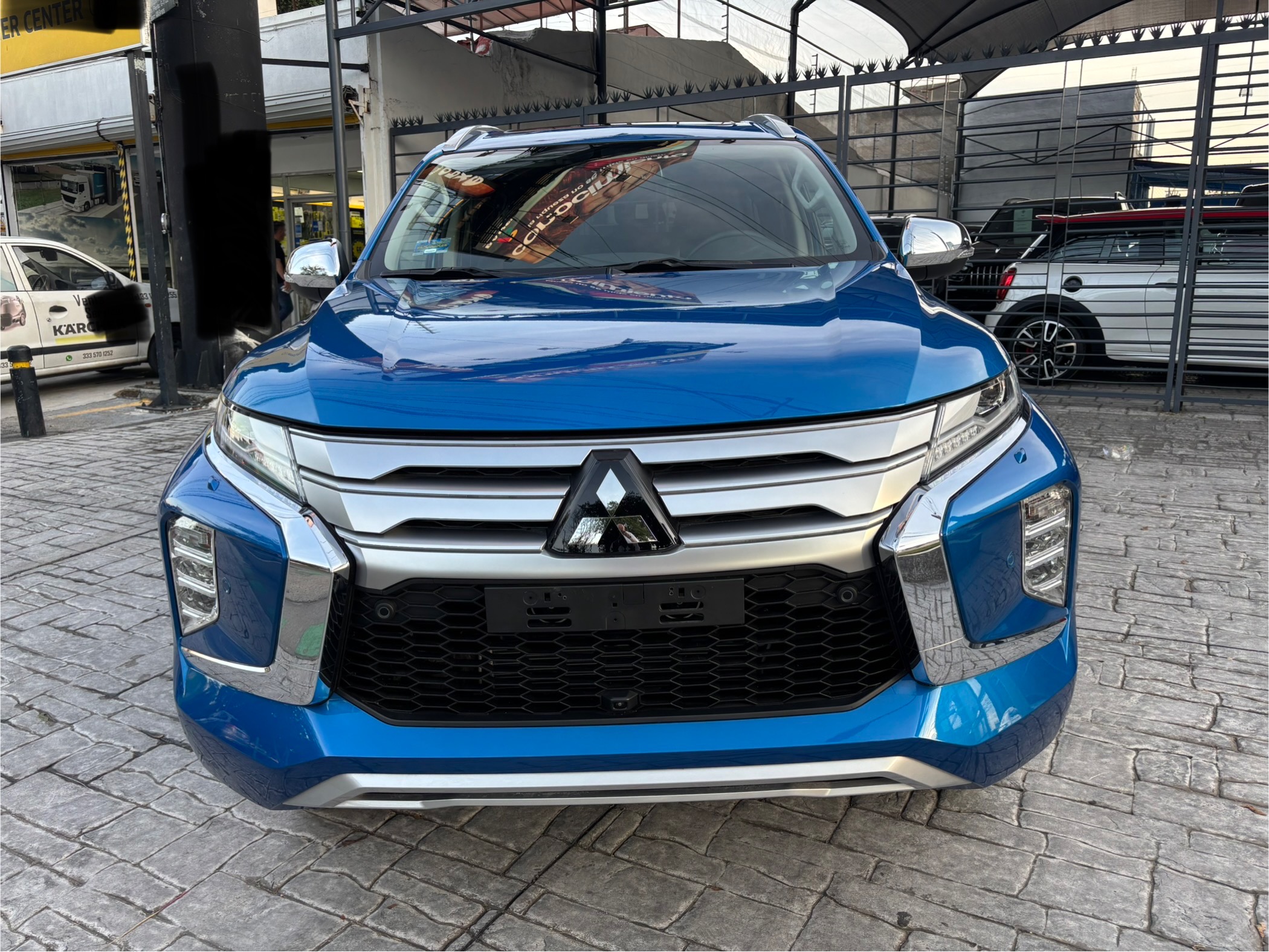 Mitsubishi Montero 2023 SE PLUS Automático Azul