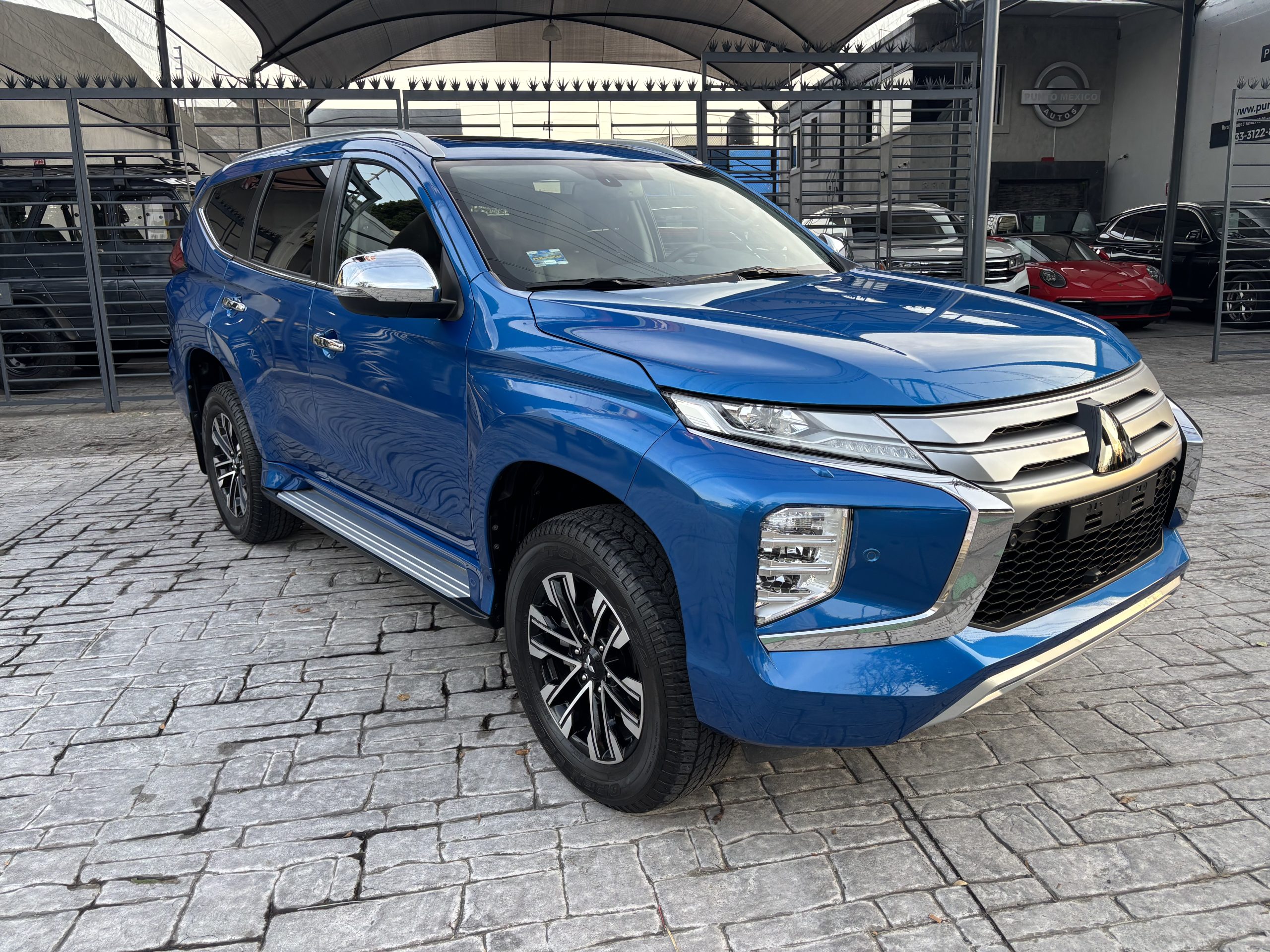 Mitsubishi Montero 2023 SE PLUS Automático Azul
