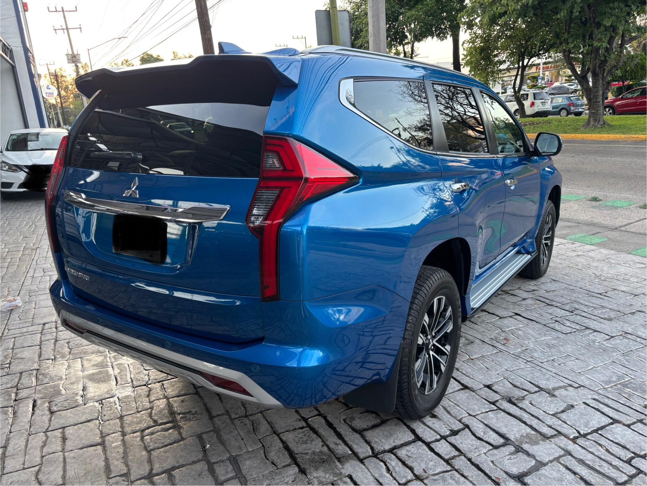 Mitsubishi Montero 2023 SE PLUS Automático Azul