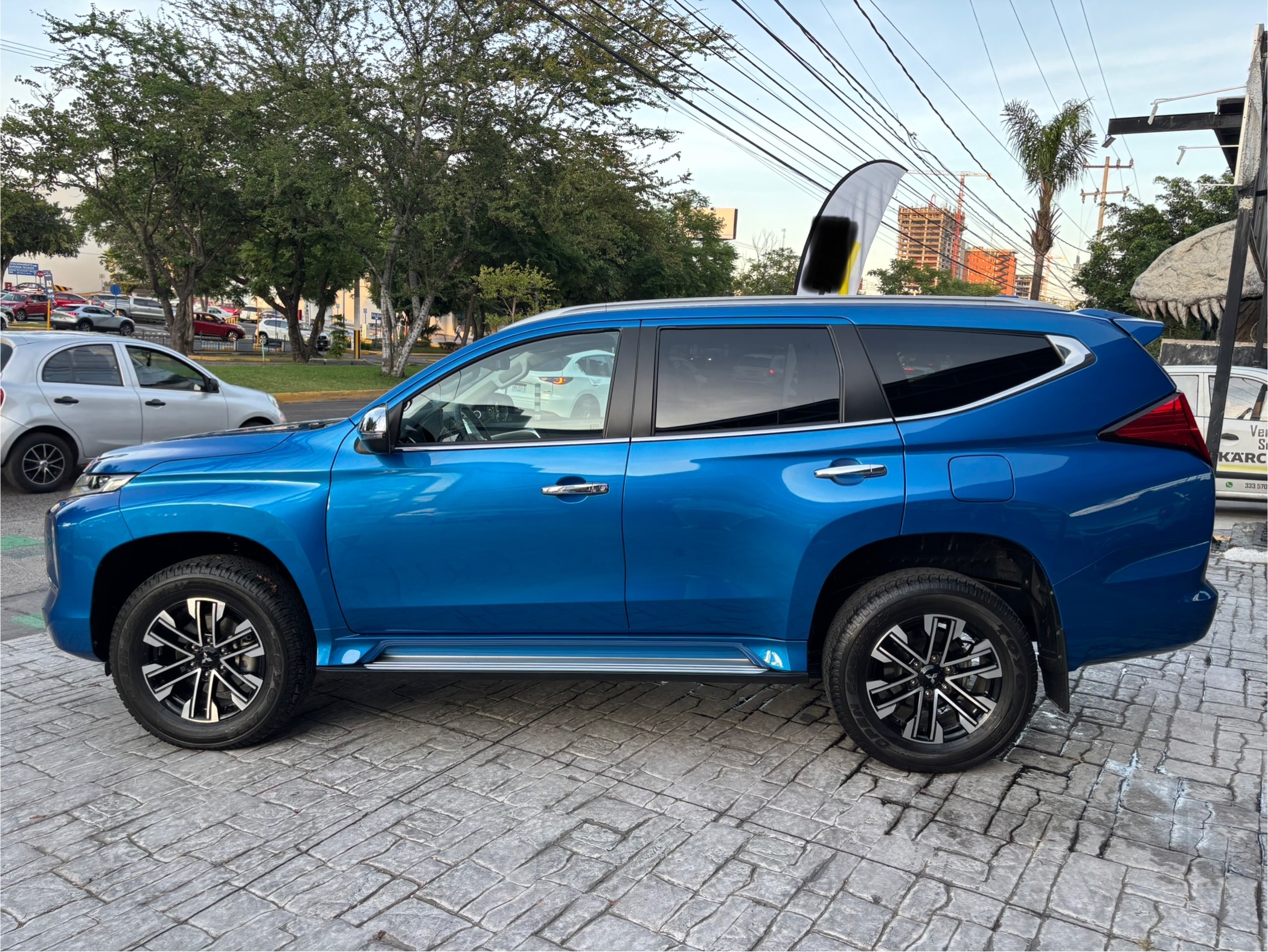 Mitsubishi Montero 2023 SE PLUS Automático Azul