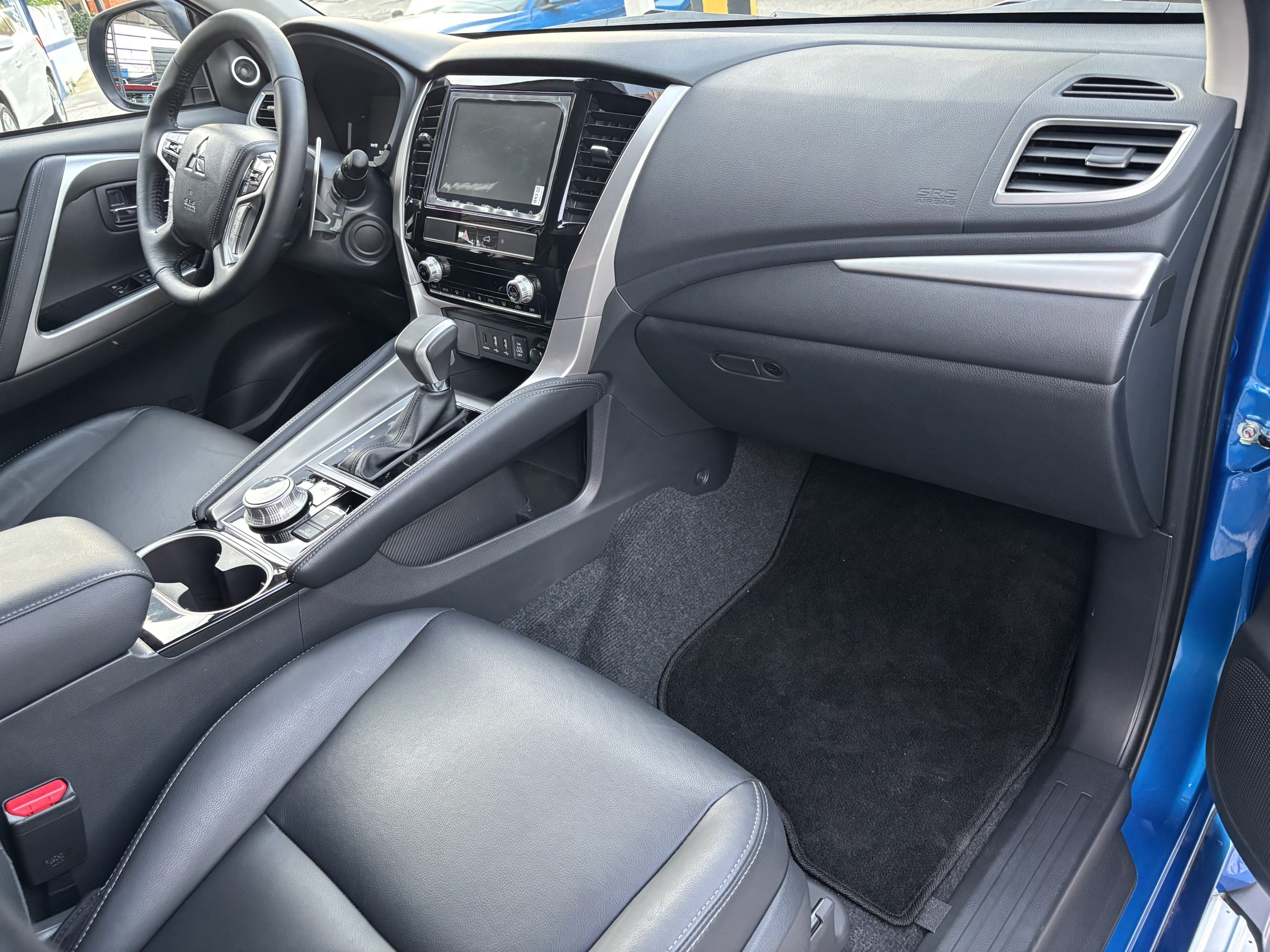 Mitsubishi Montero 2023 SE PLUS Automático Azul