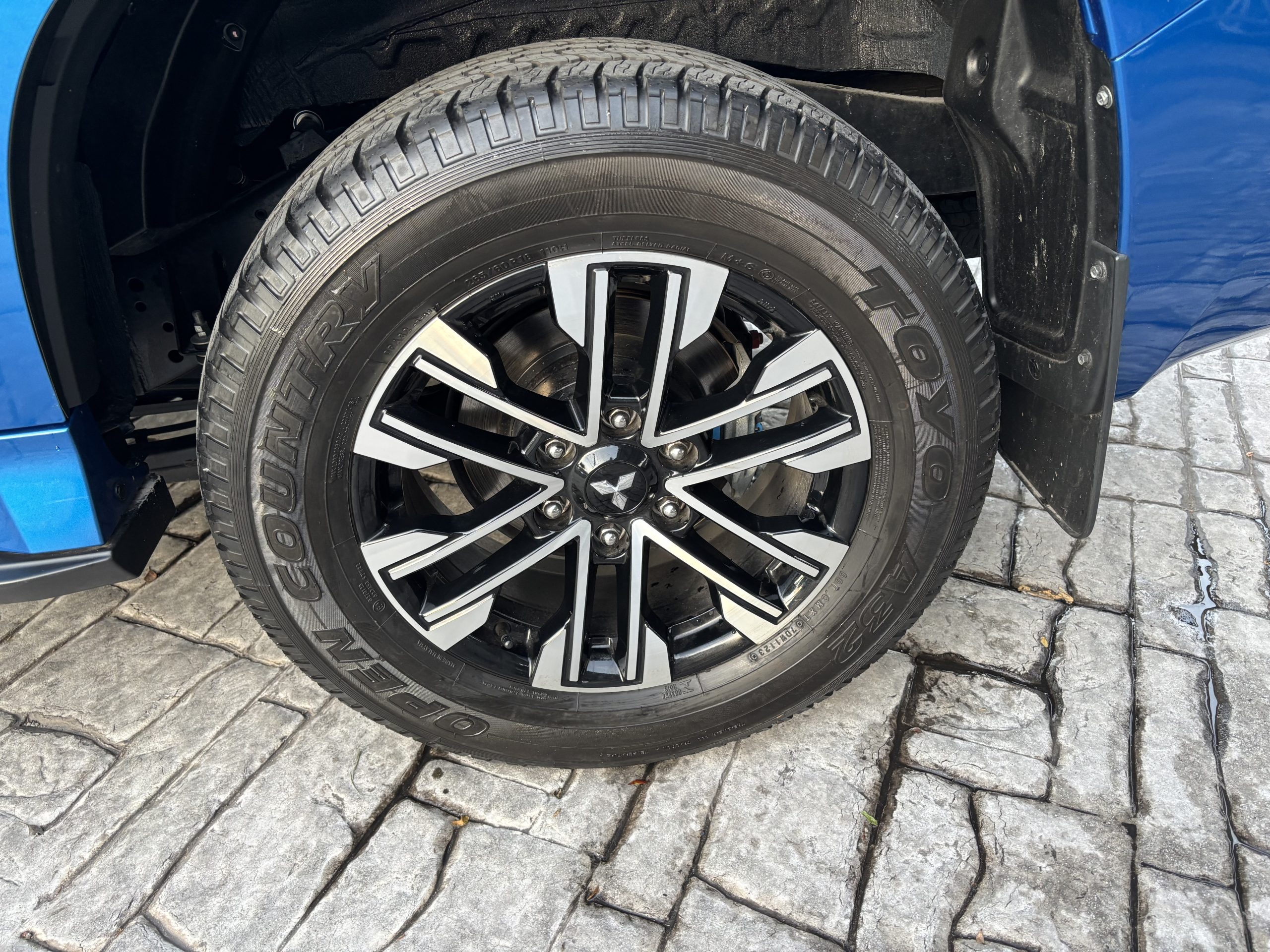 Mitsubishi Montero 2023 SE PLUS Automático Azul