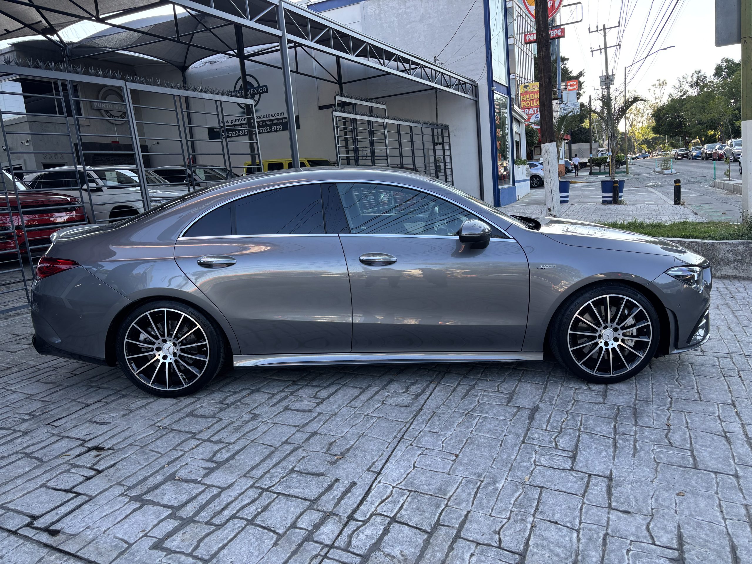 Mercedes-Benz Clase CLA 2023 CLA 35 AMG Automático Gris