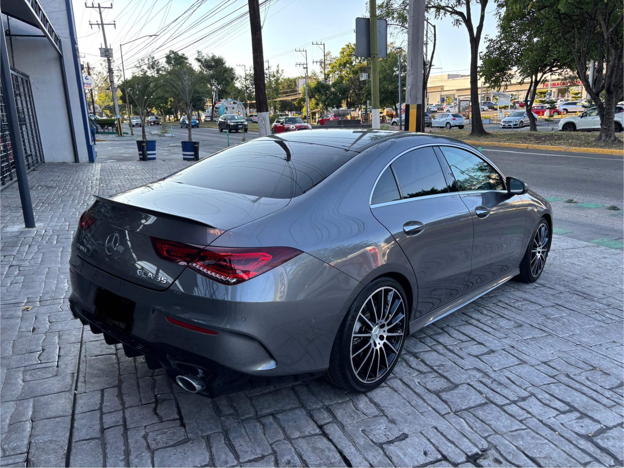 Mercedes-Benz Clase CLA 2023 CLA 35 AMG Automático Gris