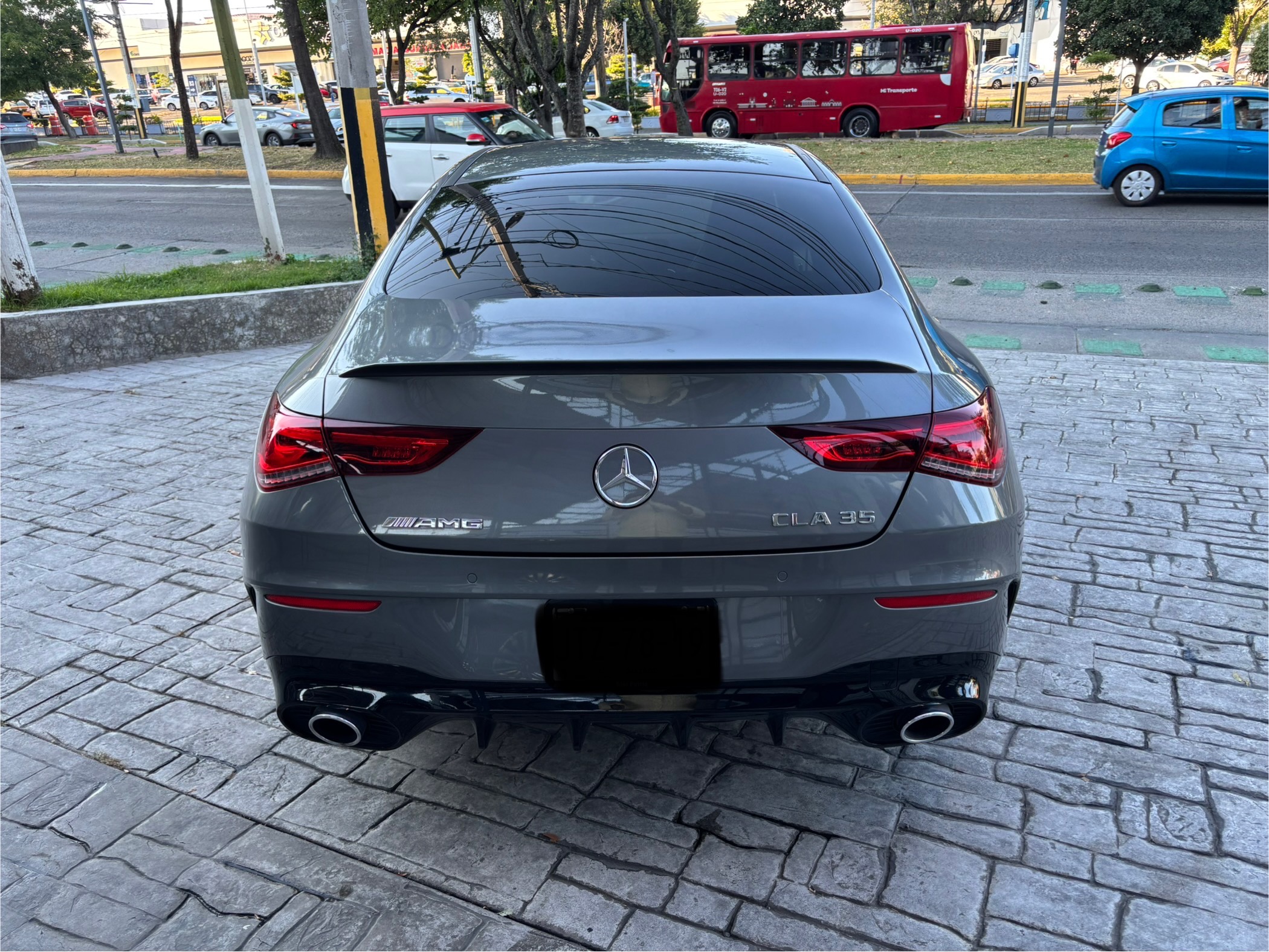 Mercedes-Benz Clase CLA 2023 CLA 35 AMG Automático Gris