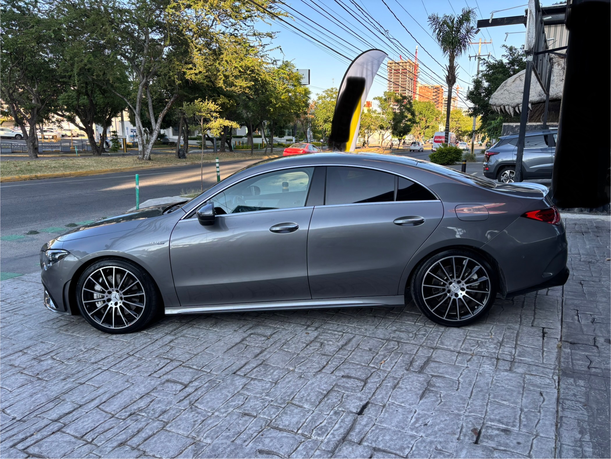 Mercedes-Benz Clase CLA 2023 CLA 35 AMG Automático Gris