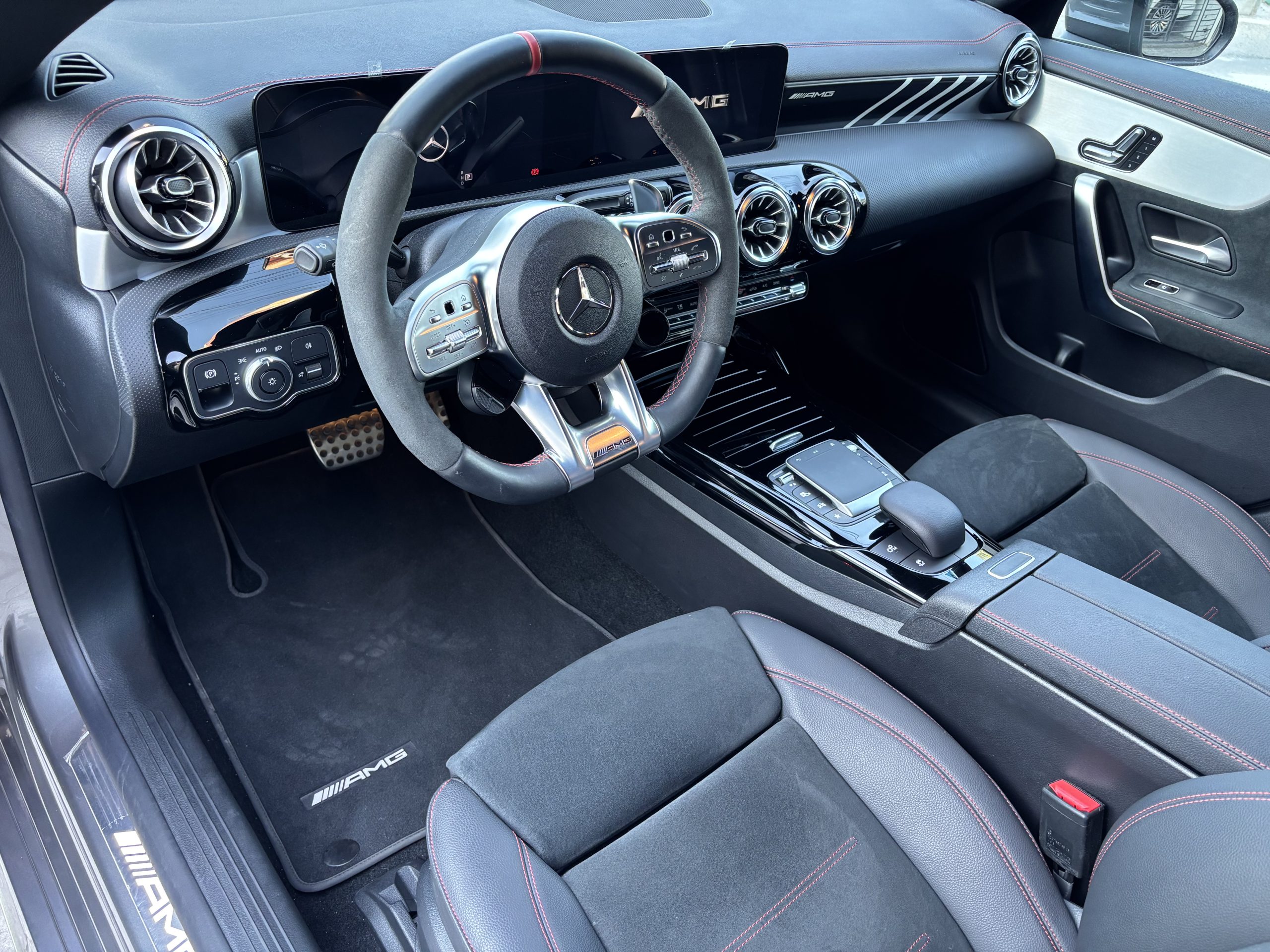 Mercedes-Benz Clase CLA 2023 CLA 35 AMG Automático Gris