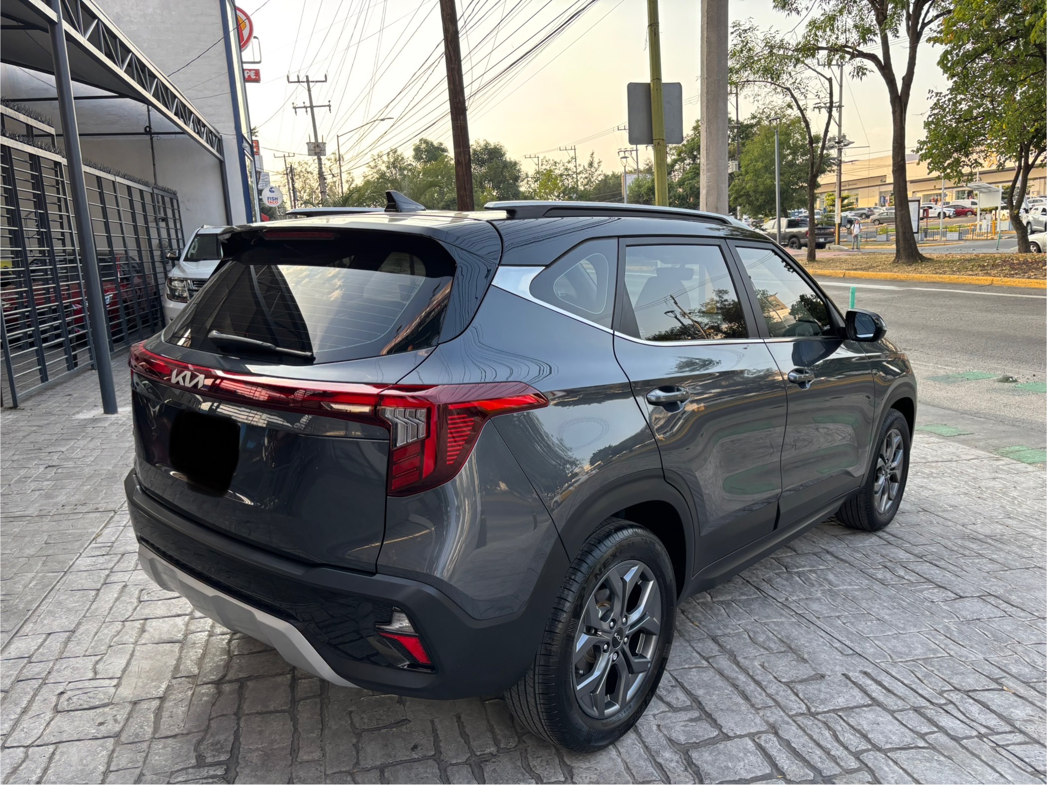 Kia Seltos 2024 EX PAQ Automático Gris