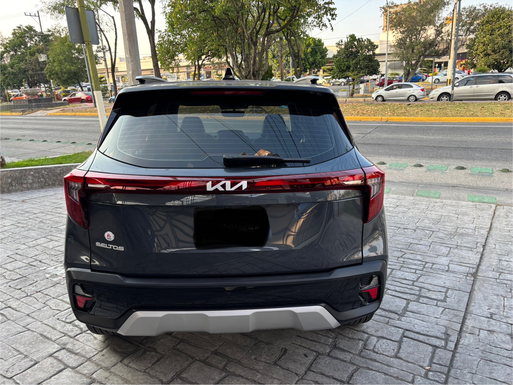 Kia Seltos 2024 EX PAQ Automático Gris