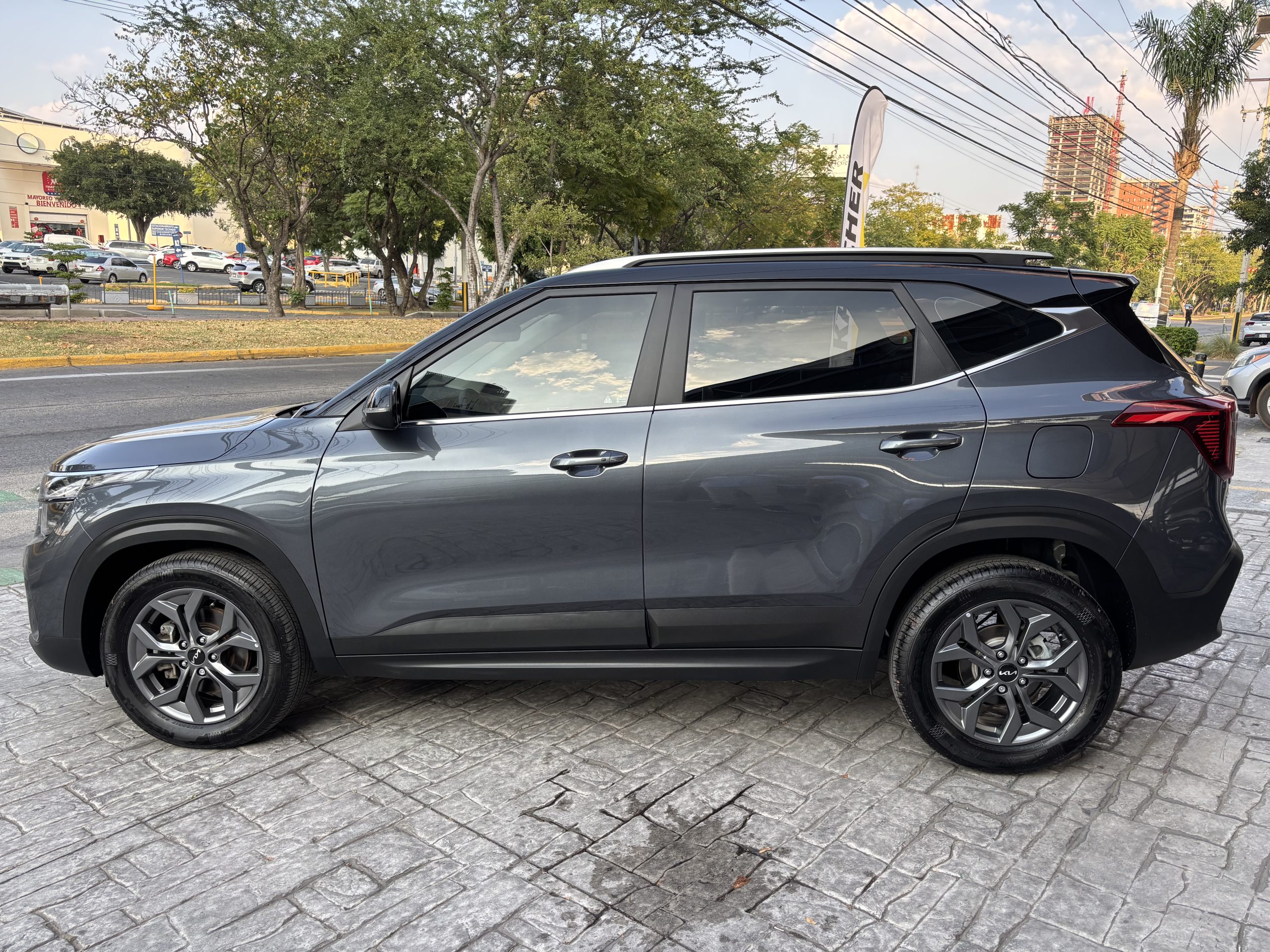 Kia Seltos 2024 EX PAQ Automático Gris