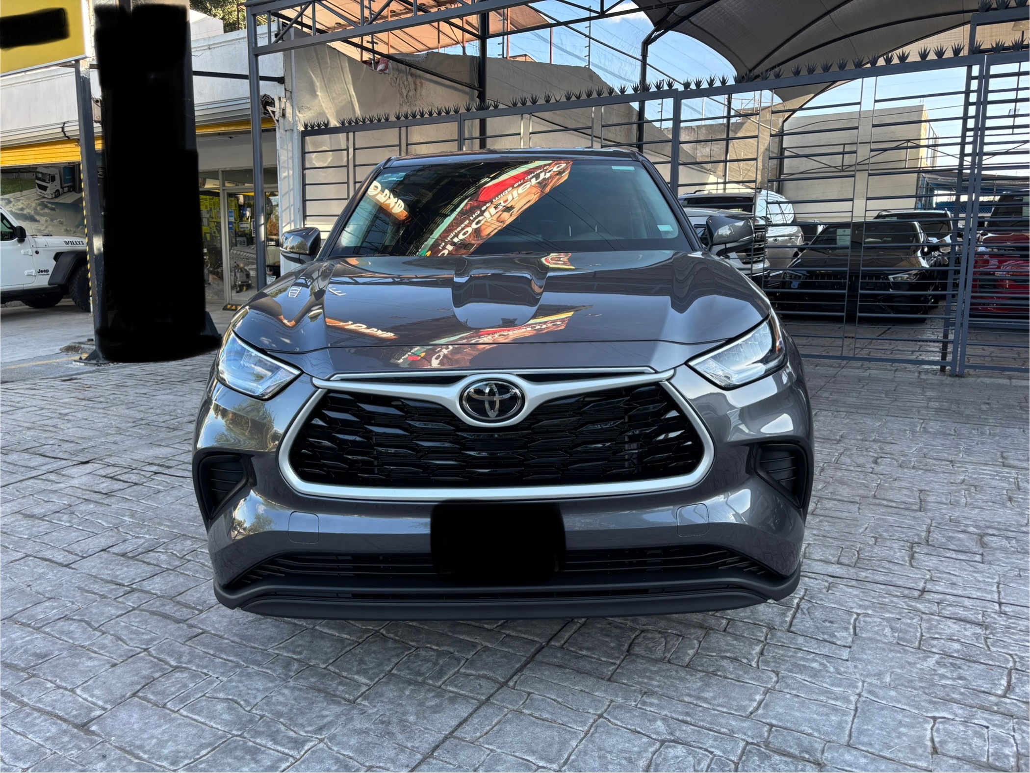 Toyota Highlander 2022 LE Automático Gris