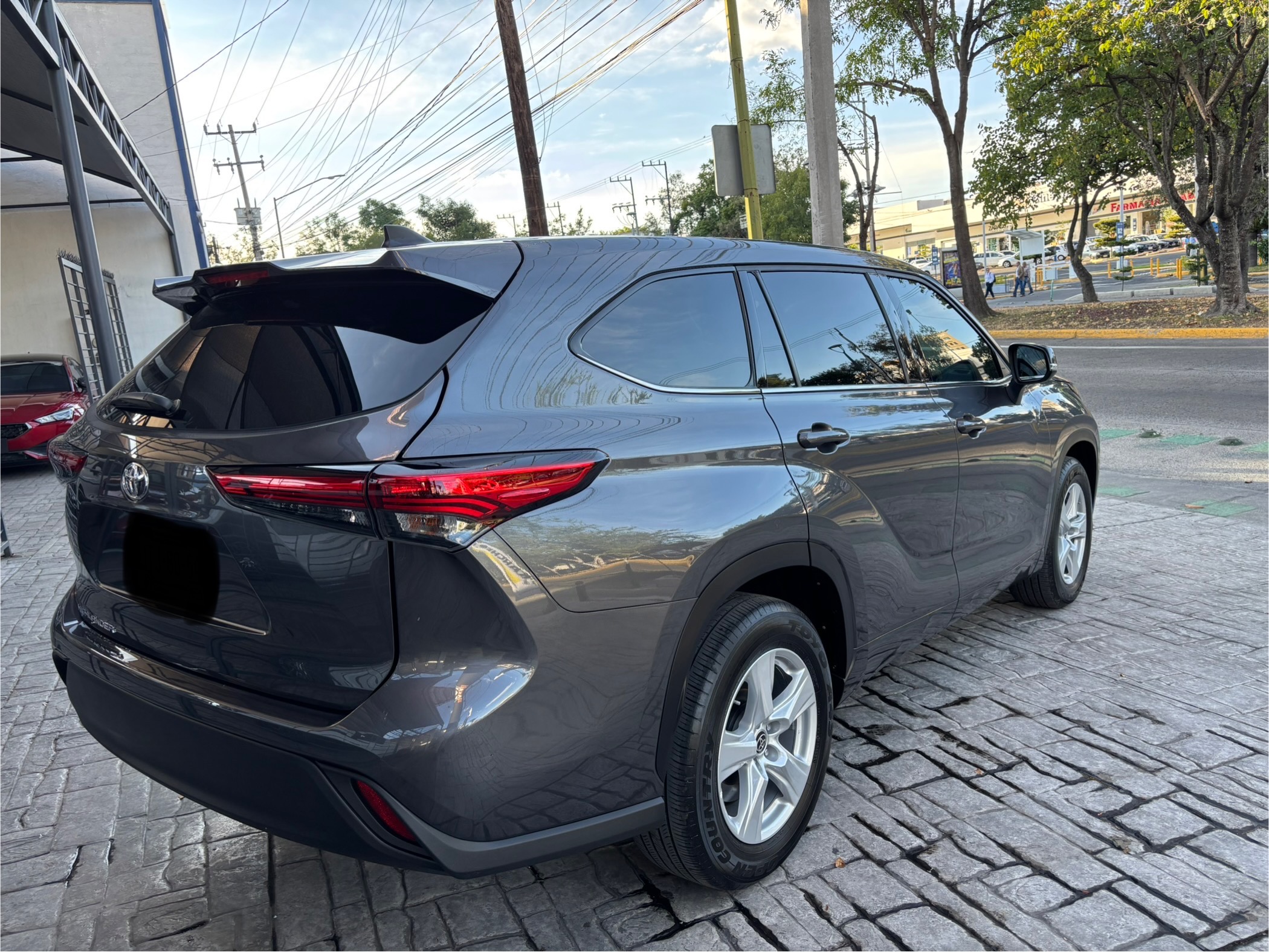 Toyota Highlander 2022 LE Automático Gris