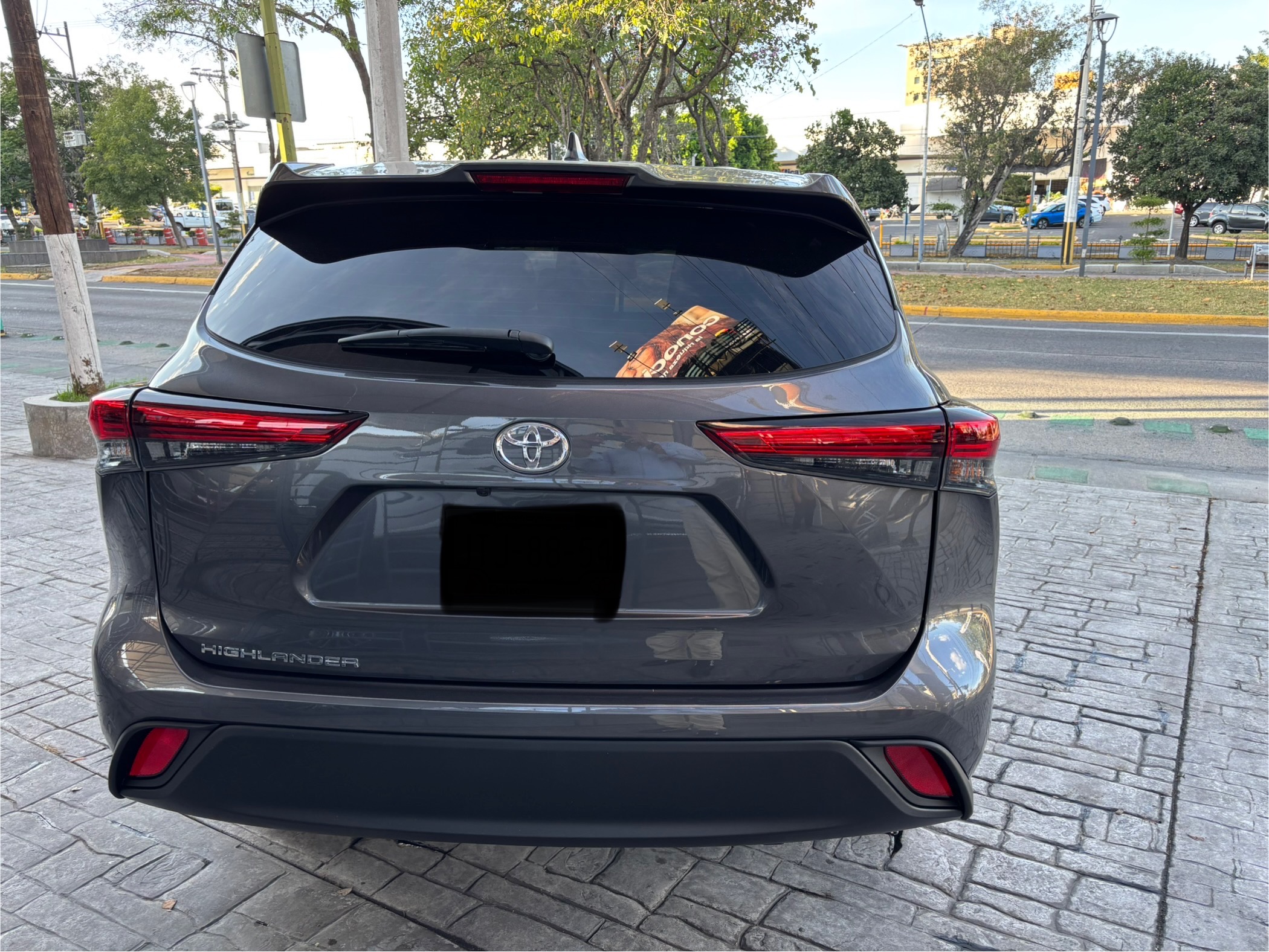Toyota Highlander 2022 LE Automático Gris
