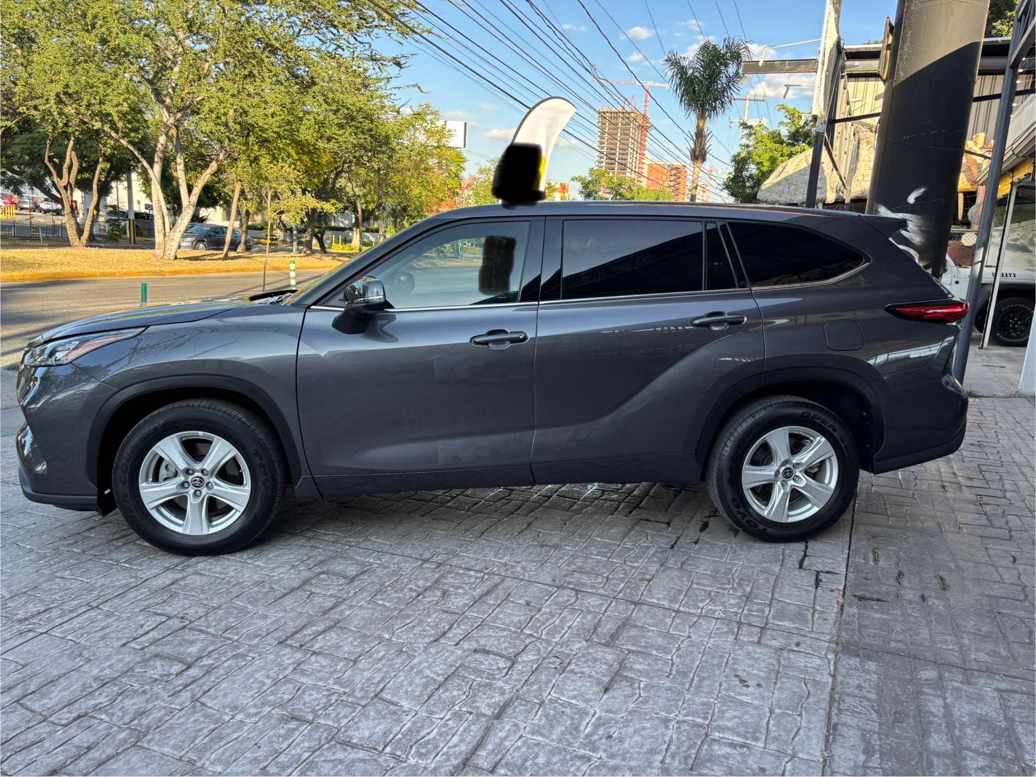 Toyota Highlander 2022 LE Automático Gris