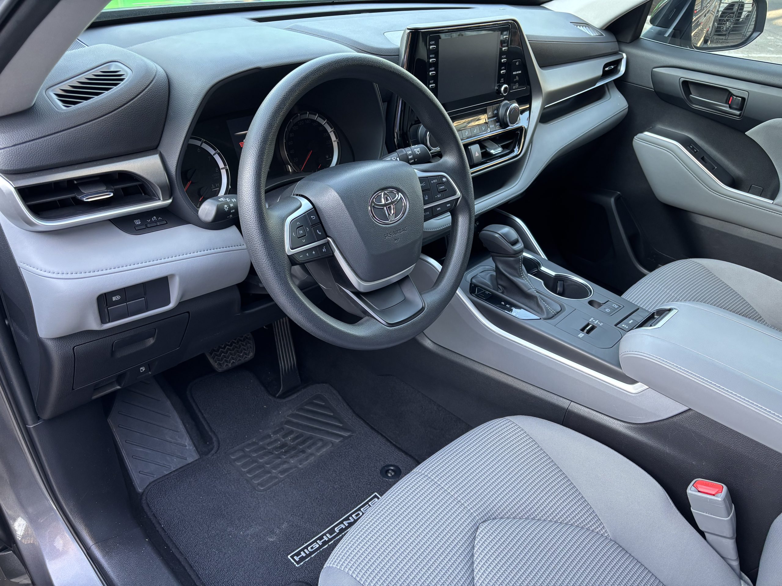 Toyota Highlander 2022 LE Automático Gris
