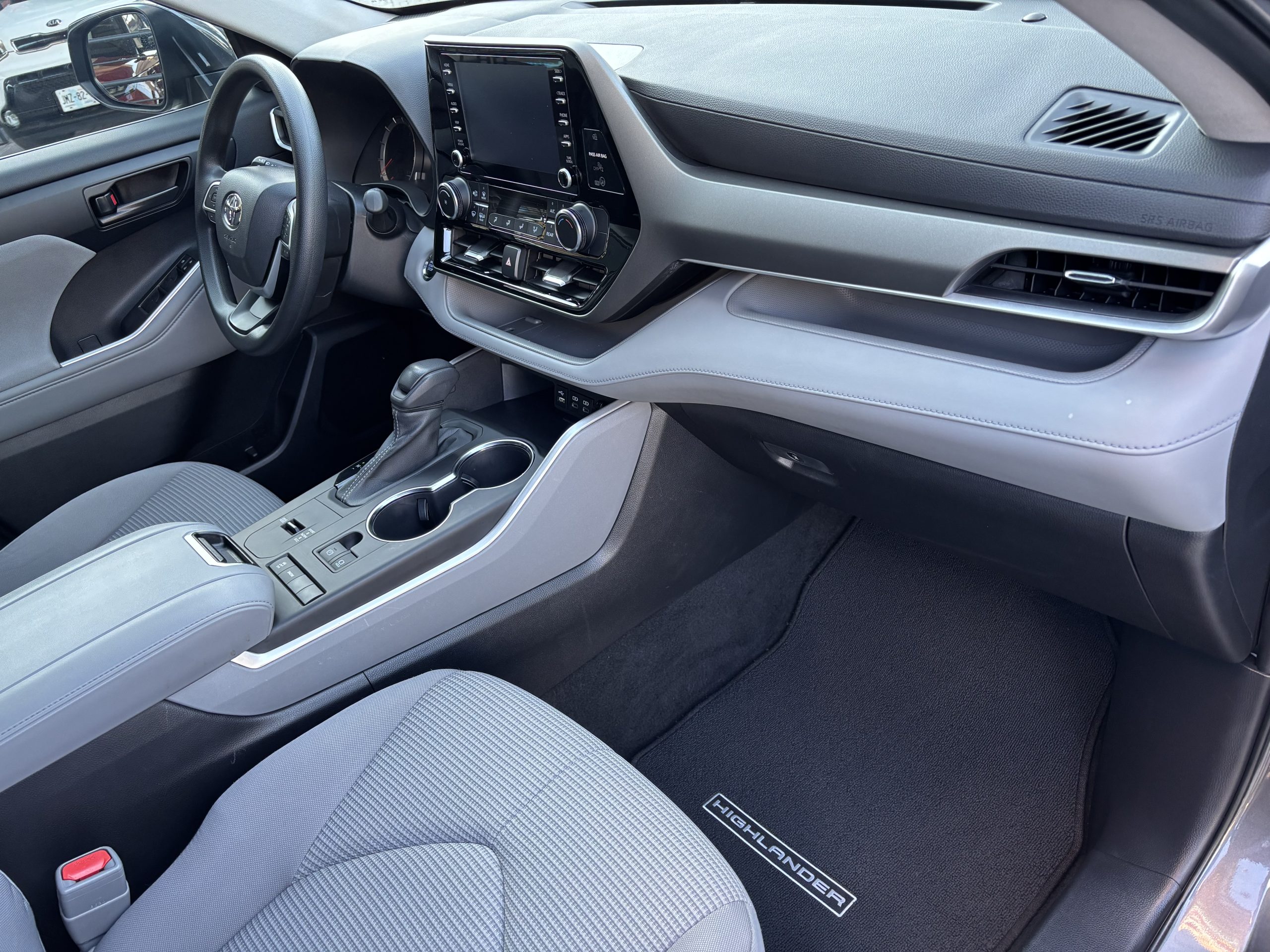 Toyota Highlander 2022 LE Automático Gris