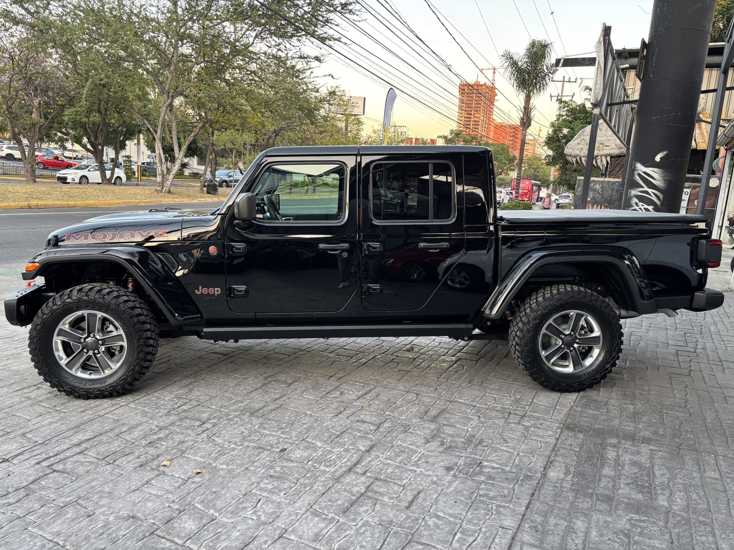 Jeep Gladiator 2023 JT MOJAVE Automático Negro