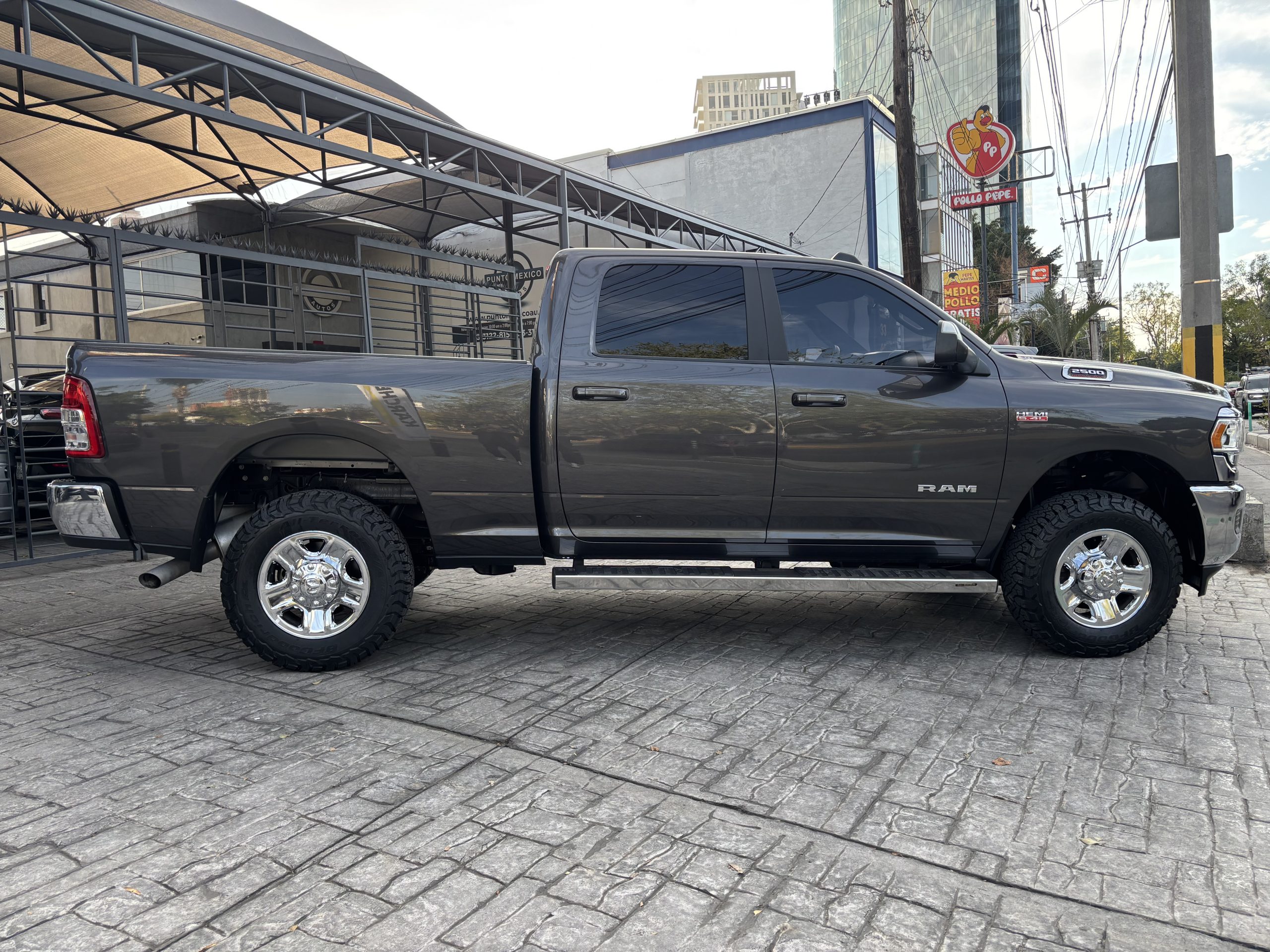 Dodge RAM 2022 SLT HD Automático Gris