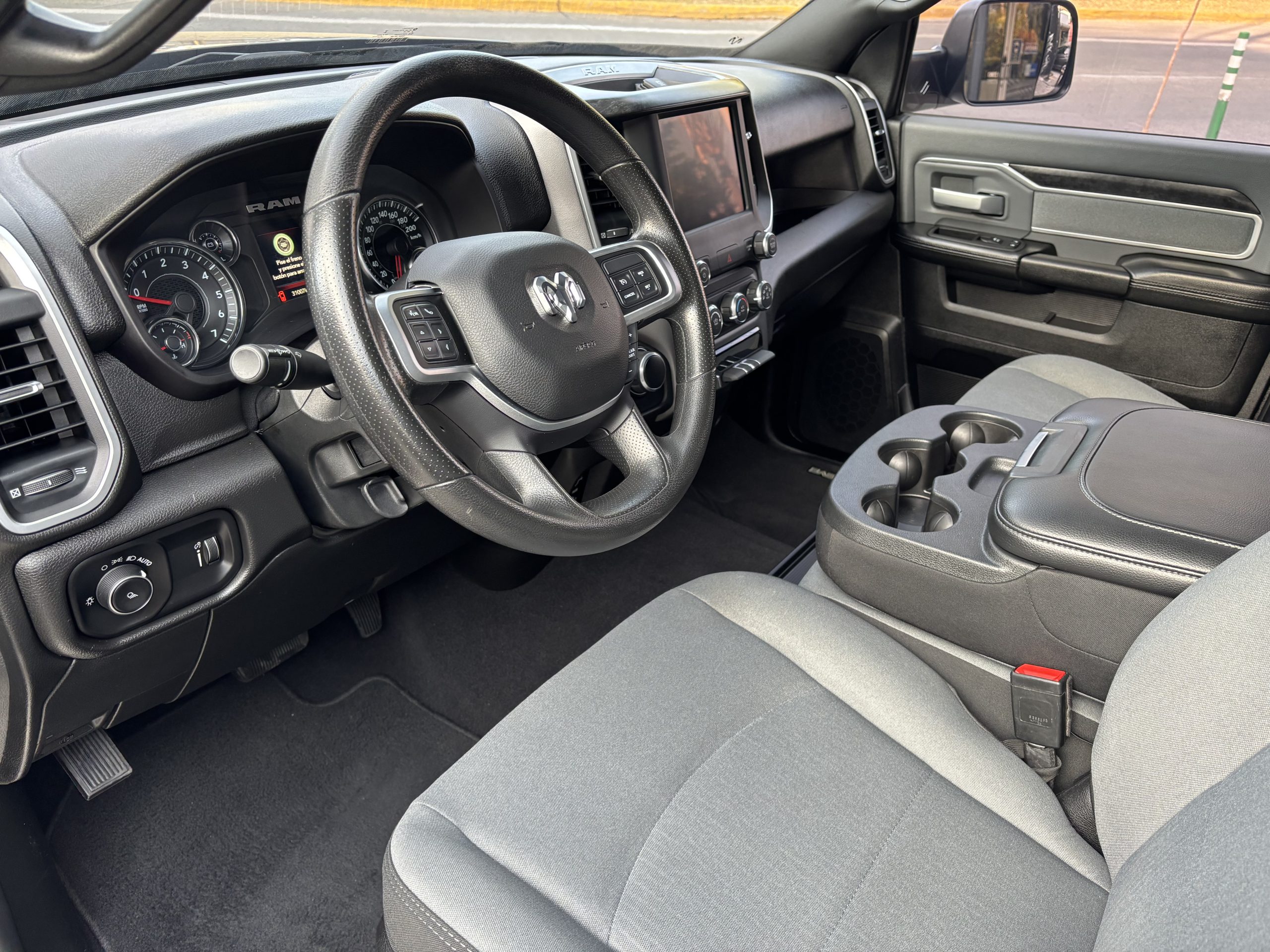 Dodge RAM 2022 SLT HD Automático Gris