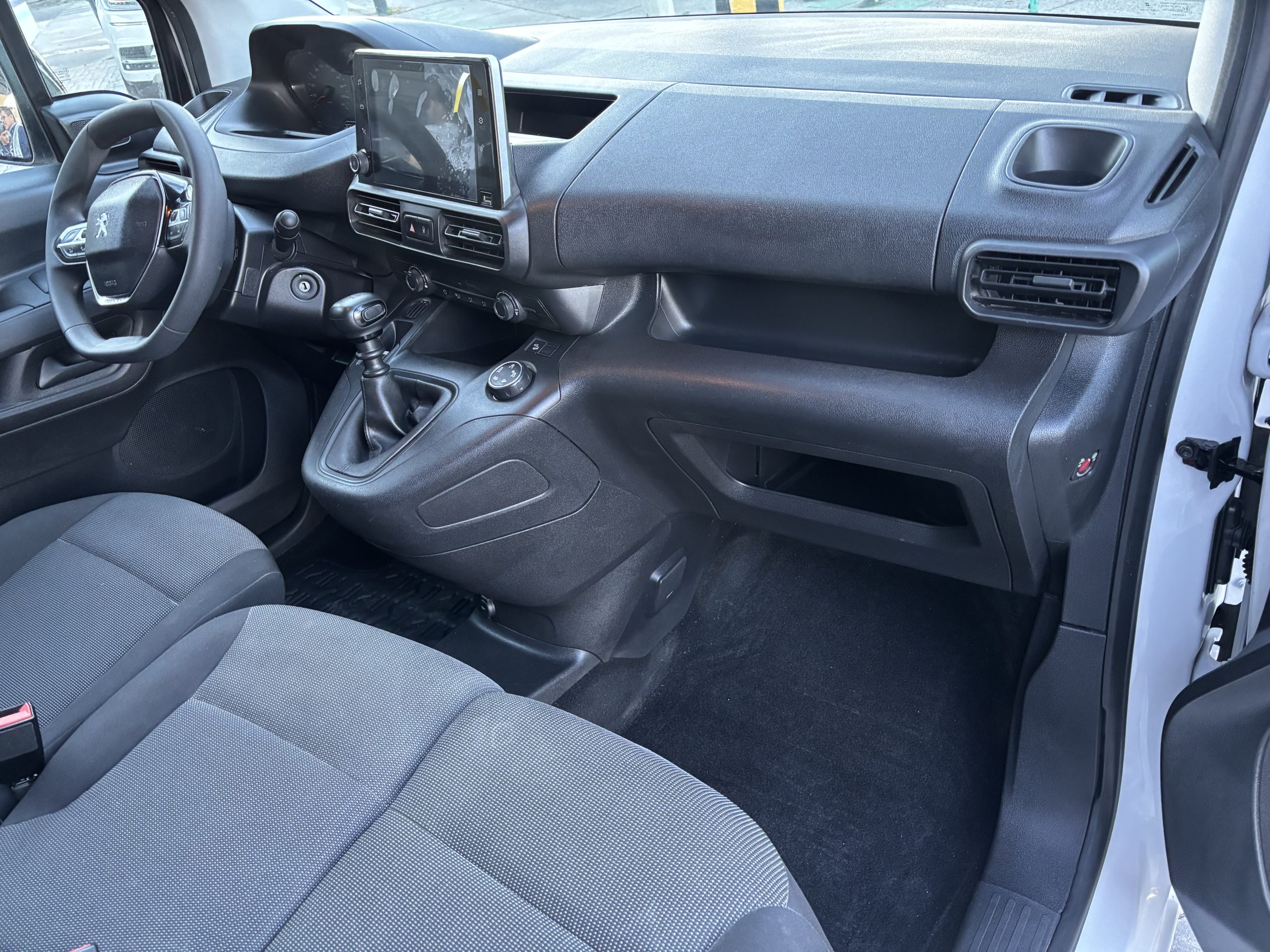 Peugeot Partner 2024 PURE TECH Manual Blanco