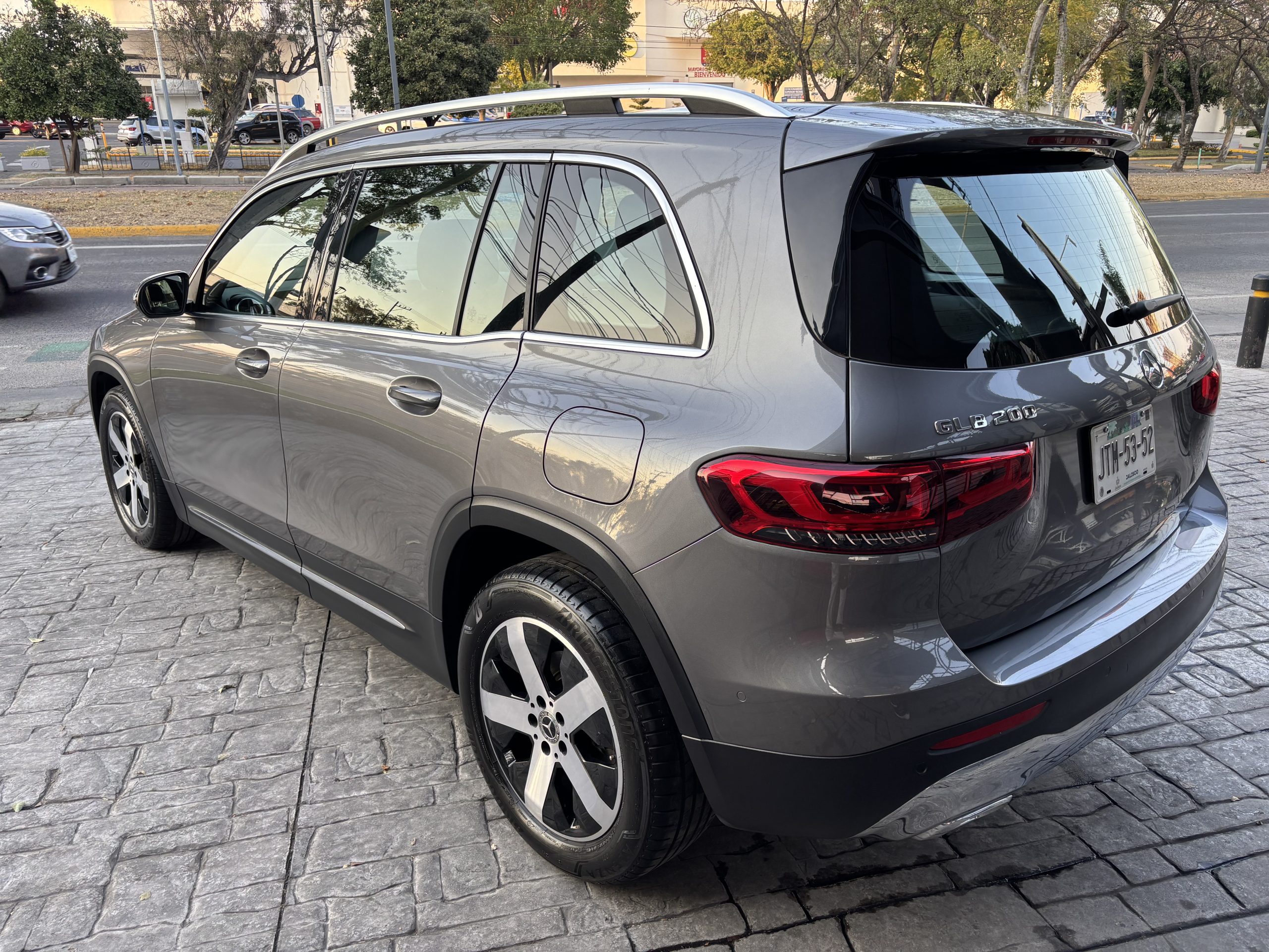 Mercedes-Benz GLB 2023 GLB 200 PROGRESIVE Automático Gris
