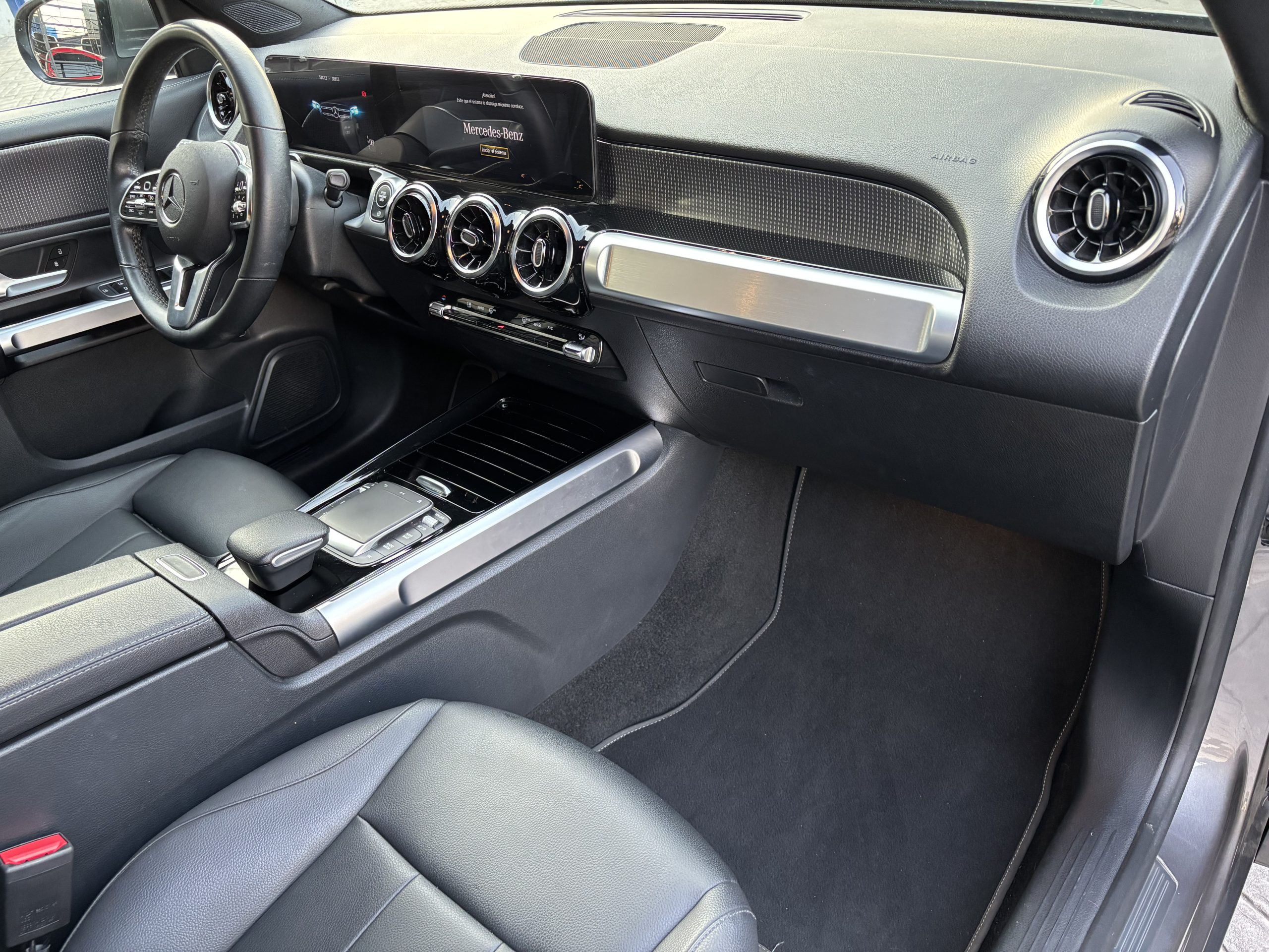 Mercedes-Benz GLB 2023 GLB 200 PROGRESIVE Automático Gris