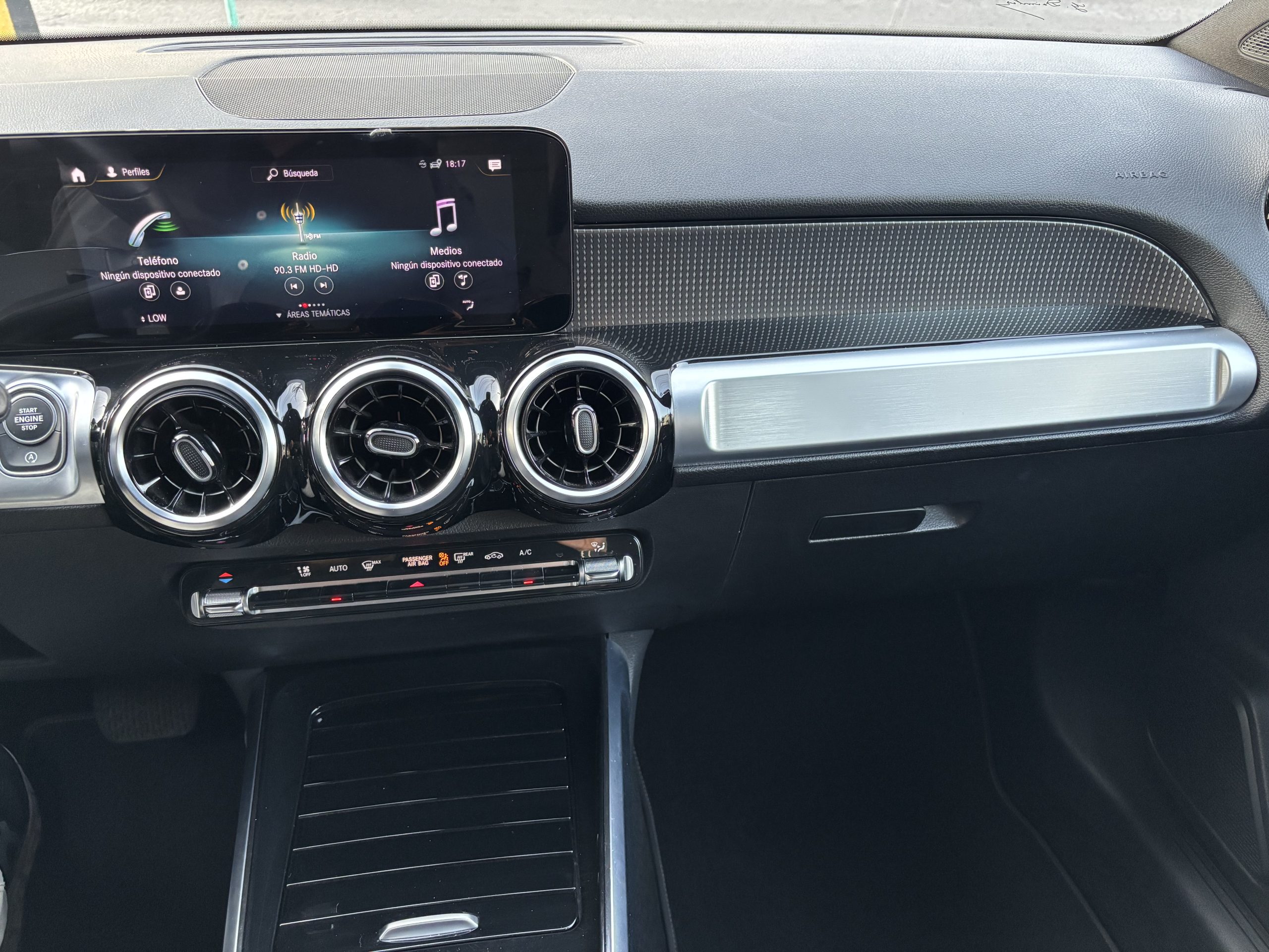 Mercedes-Benz GLB 2023 GLB 200 PROGRESIVE Automático Gris