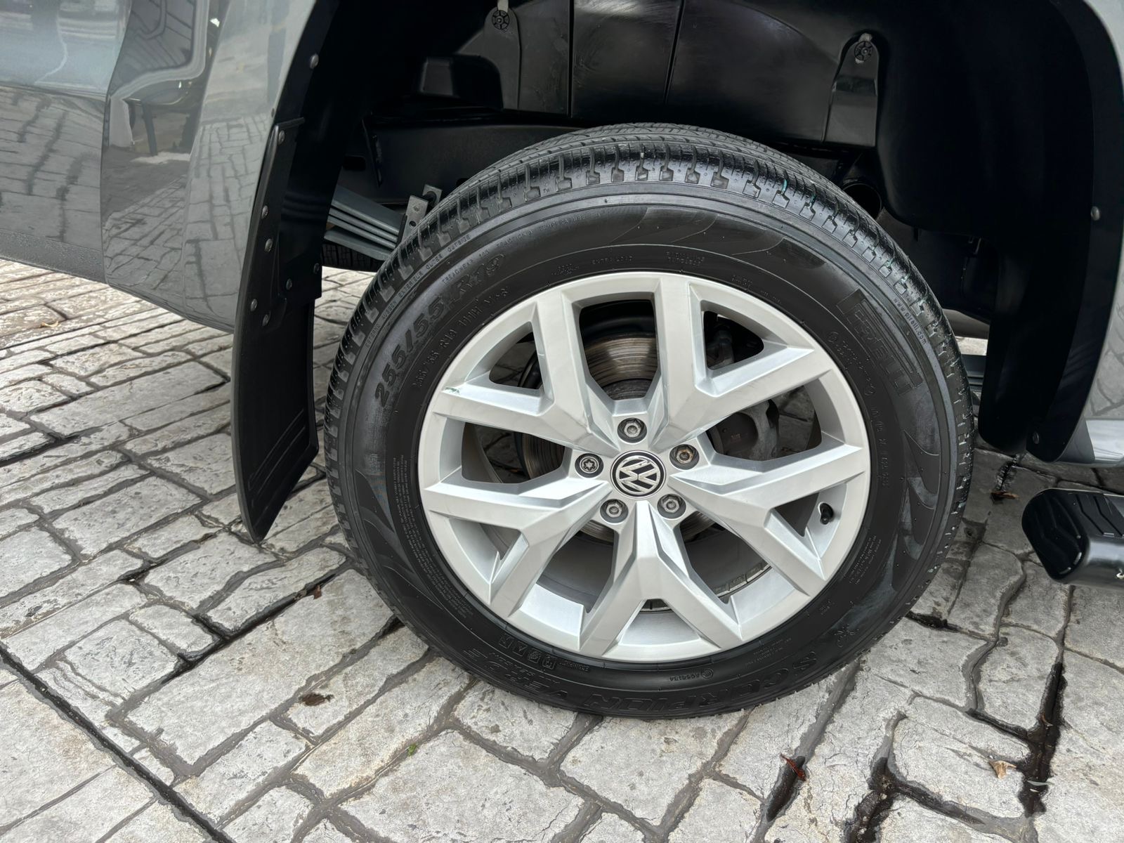 Volkswagen Amarok 2022 HIGHLINE Automático Gris
