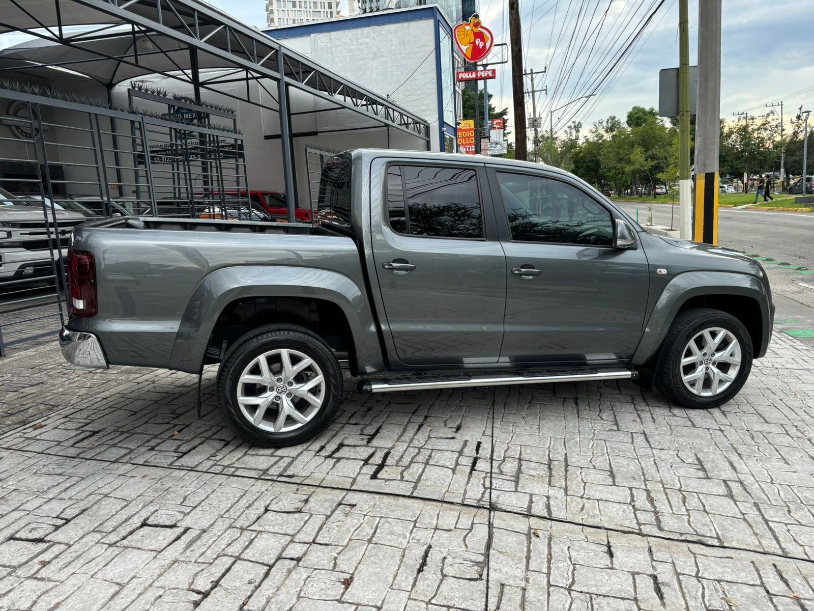 Volkswagen Amarok 2022 HIGHLINE Automático Gris