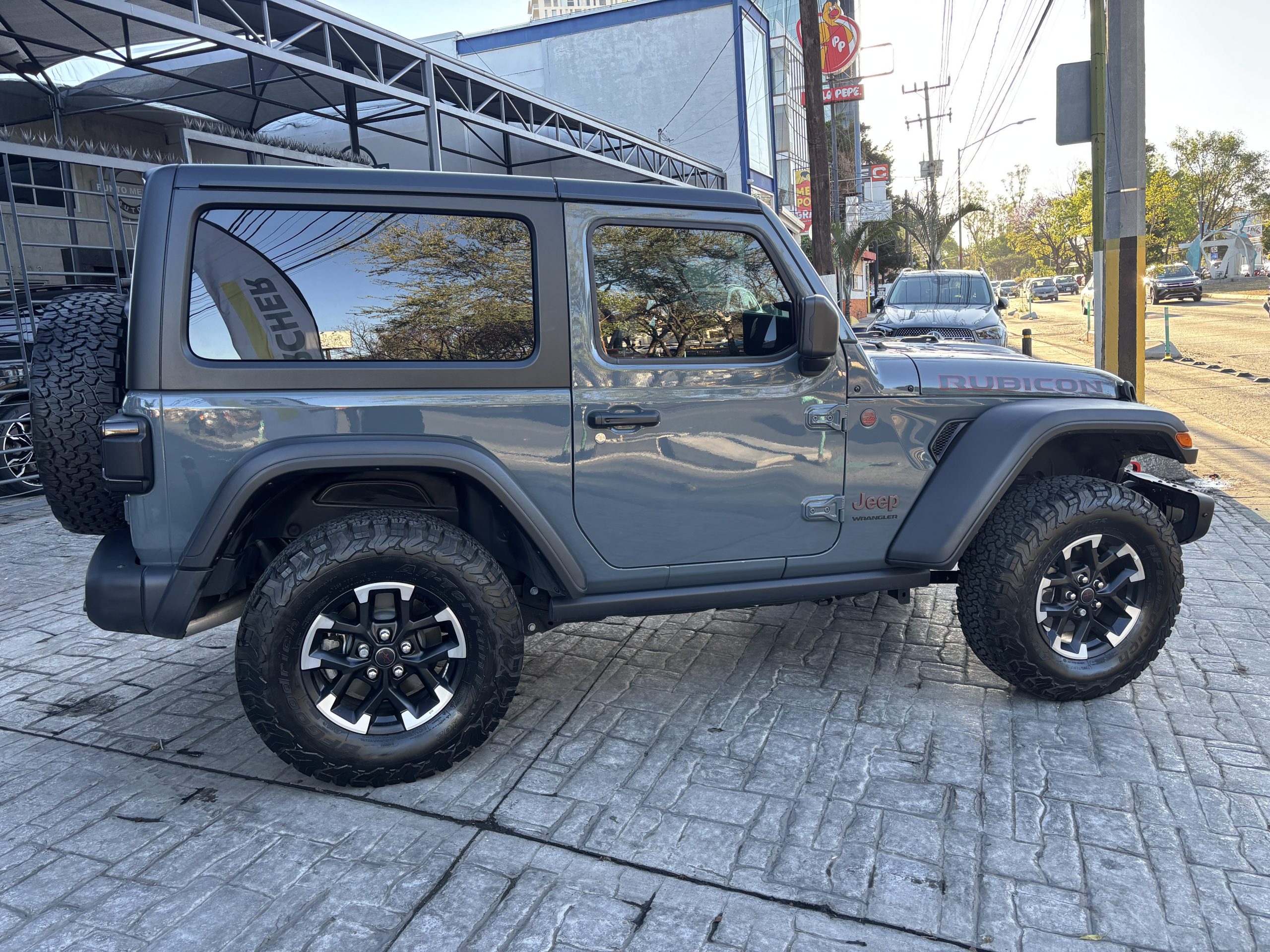 Jeep Rubicon 2024 RUBICON Automático Gris