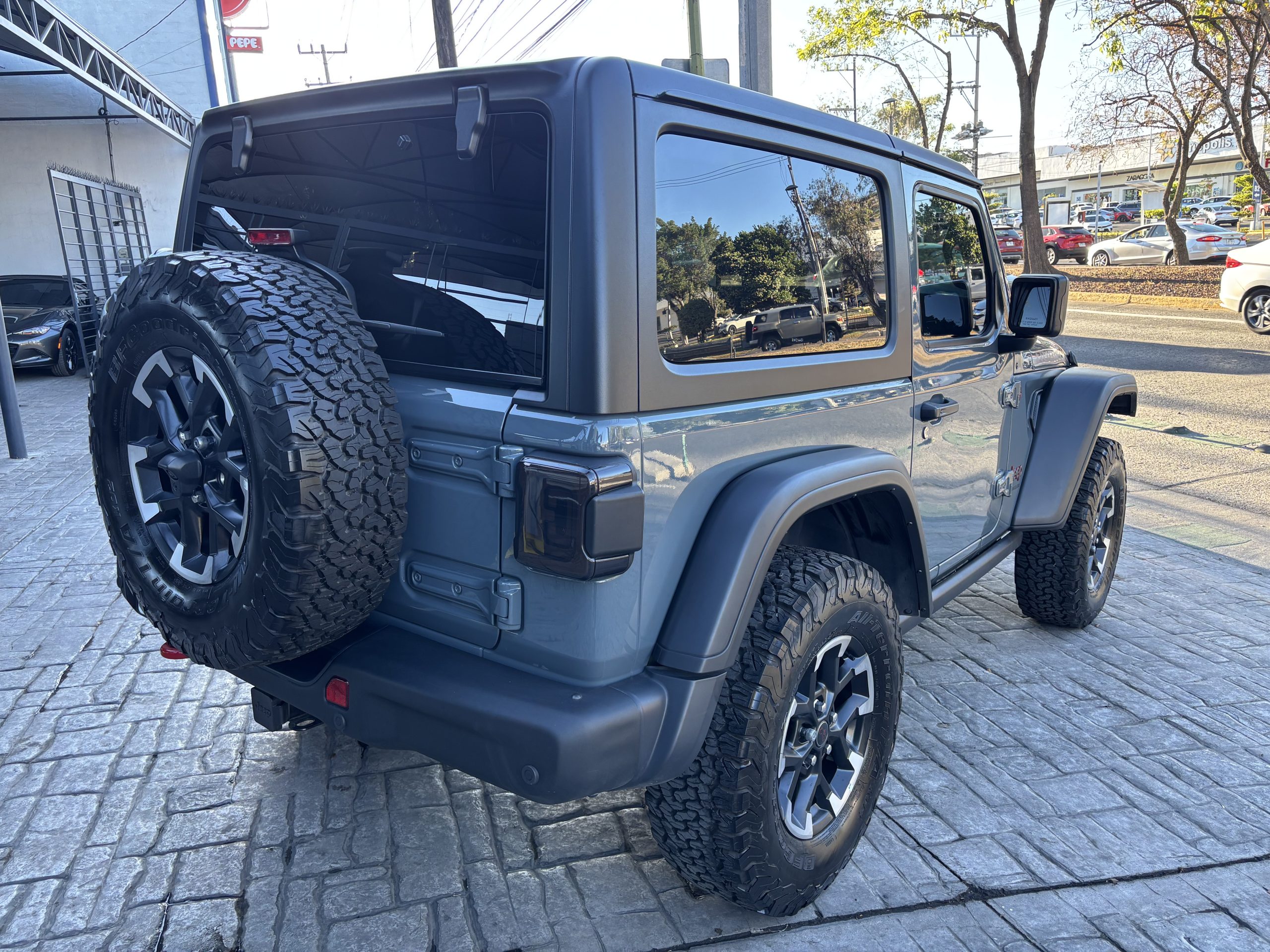 Jeep Rubicon 2024 RUBICON Automático Gris