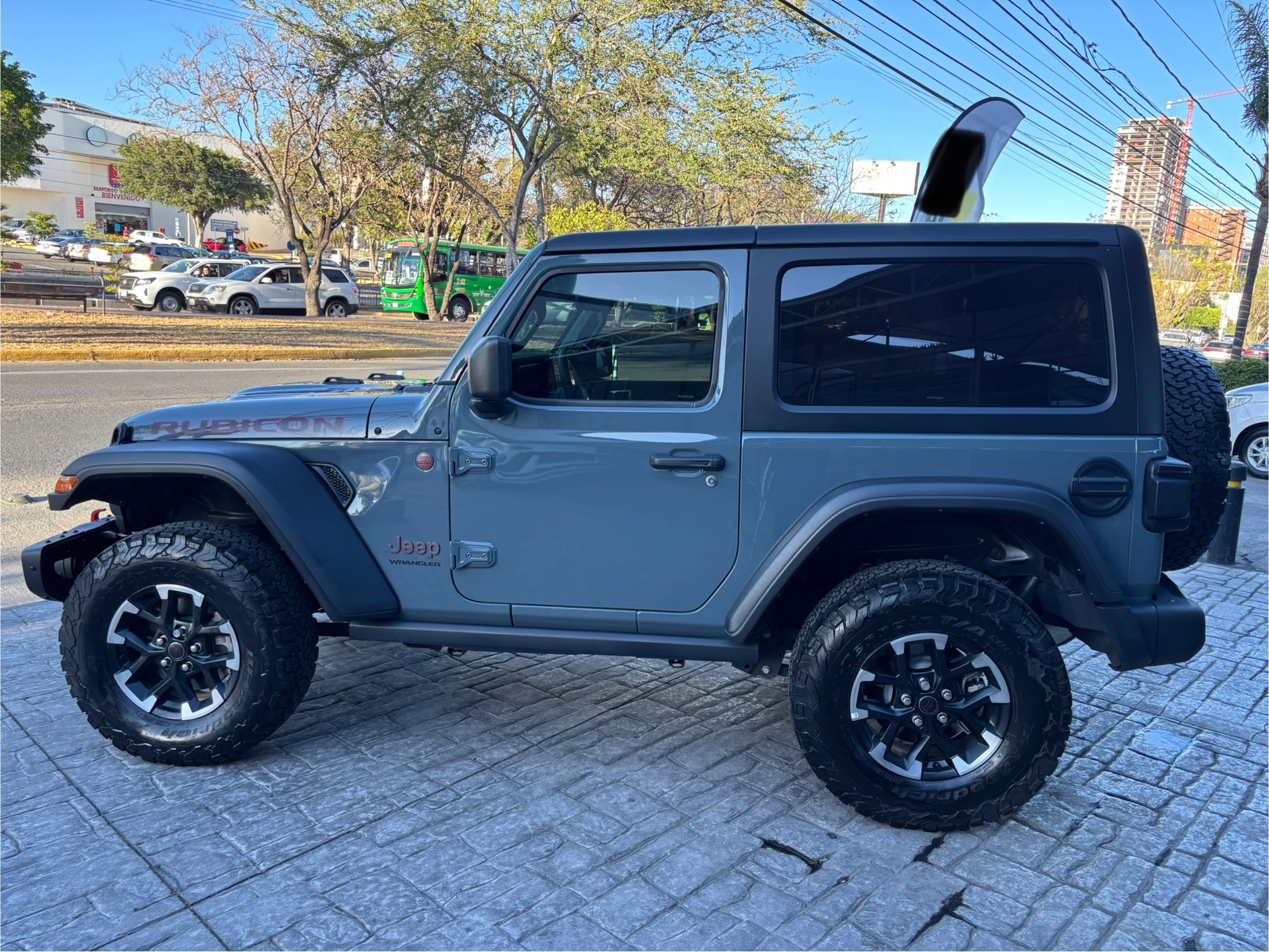 Jeep Rubicon 2024 RUBICON Automático Gris
