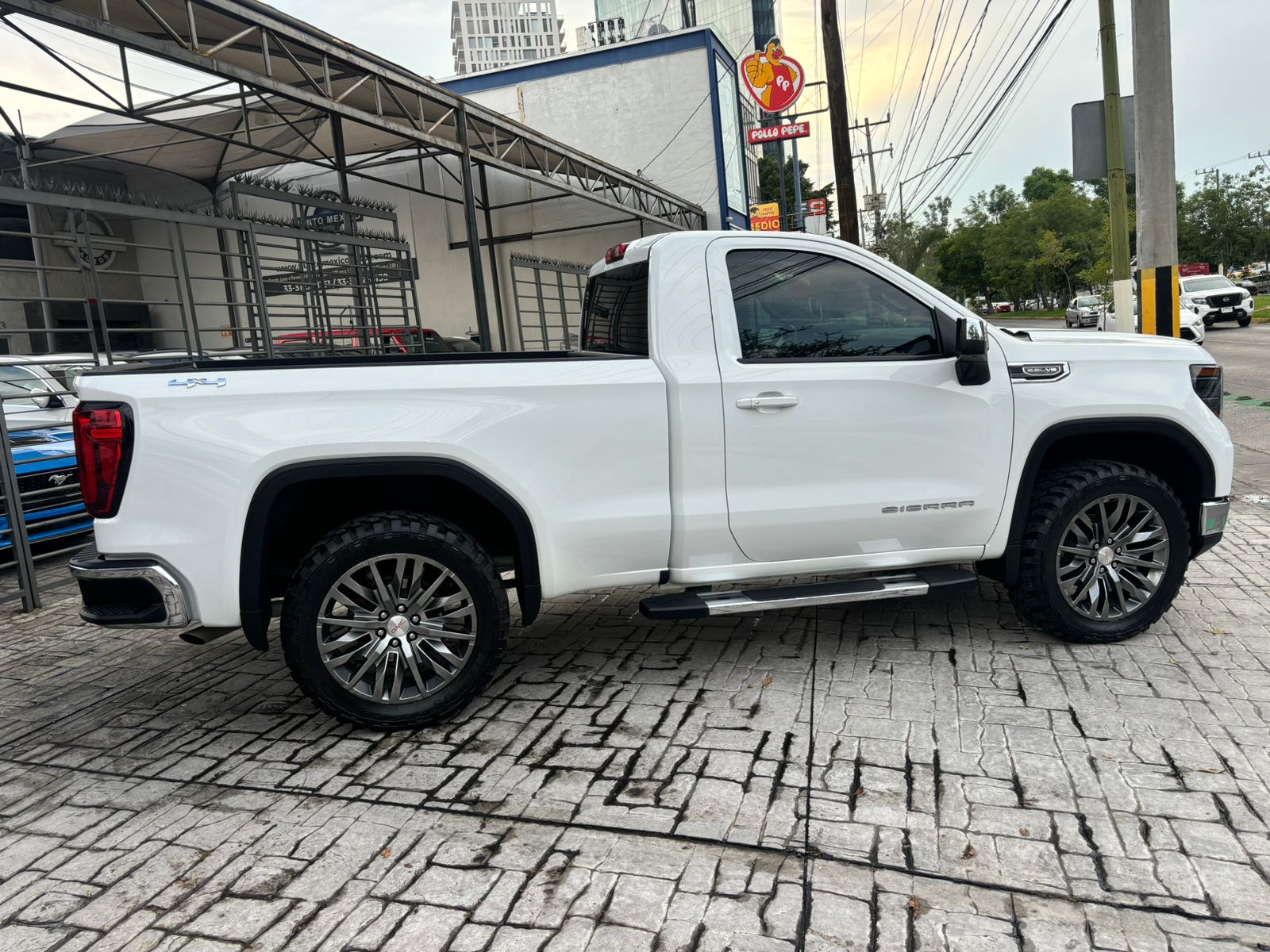 GMC Sierra 2022 SLE 2022 1/2 Automático Blanco