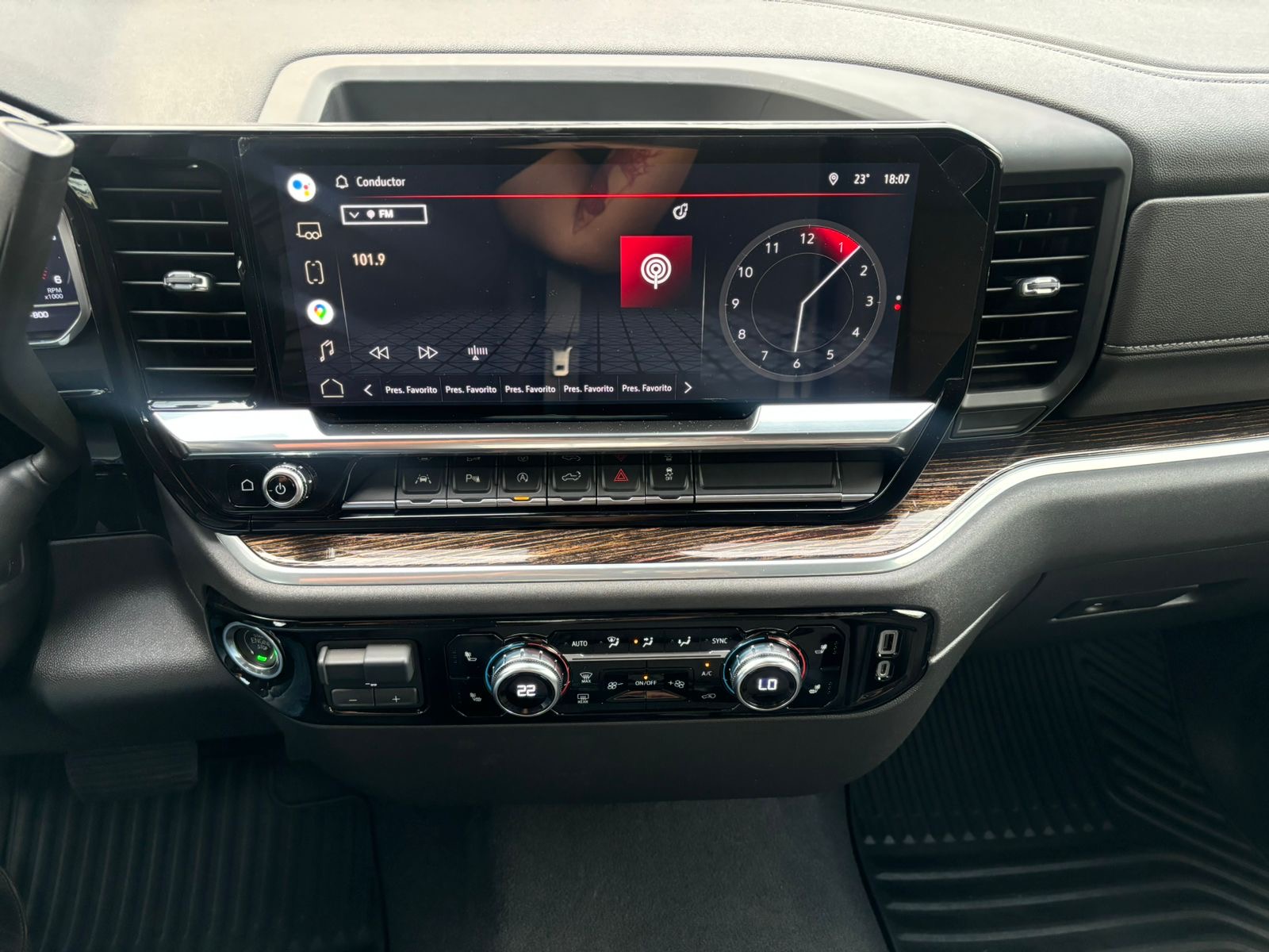 GMC Sierra 2022 SLE 2022 1/2 Automático Blanco