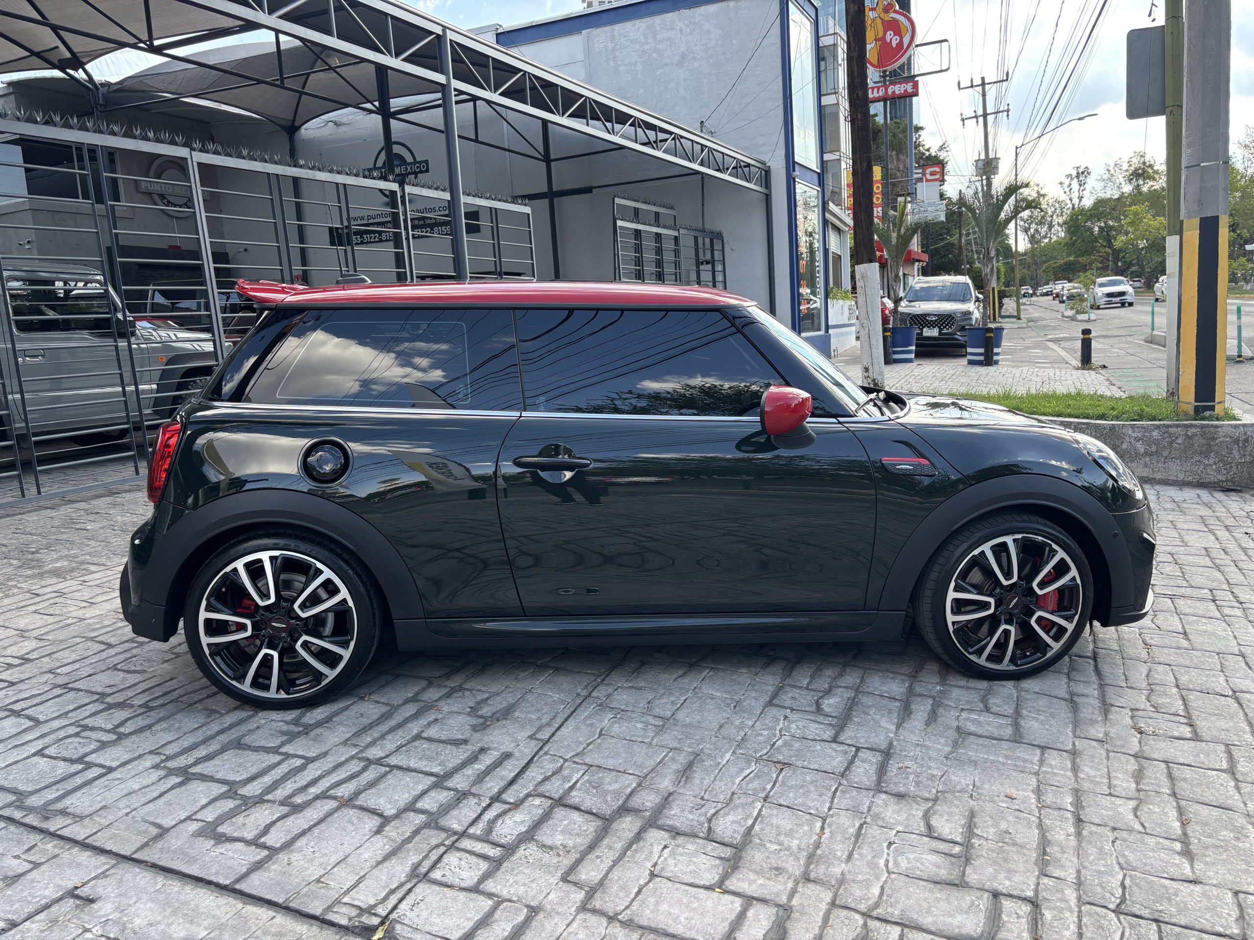 Mini Cooper 2022 JCW ICONIC Automático Verde